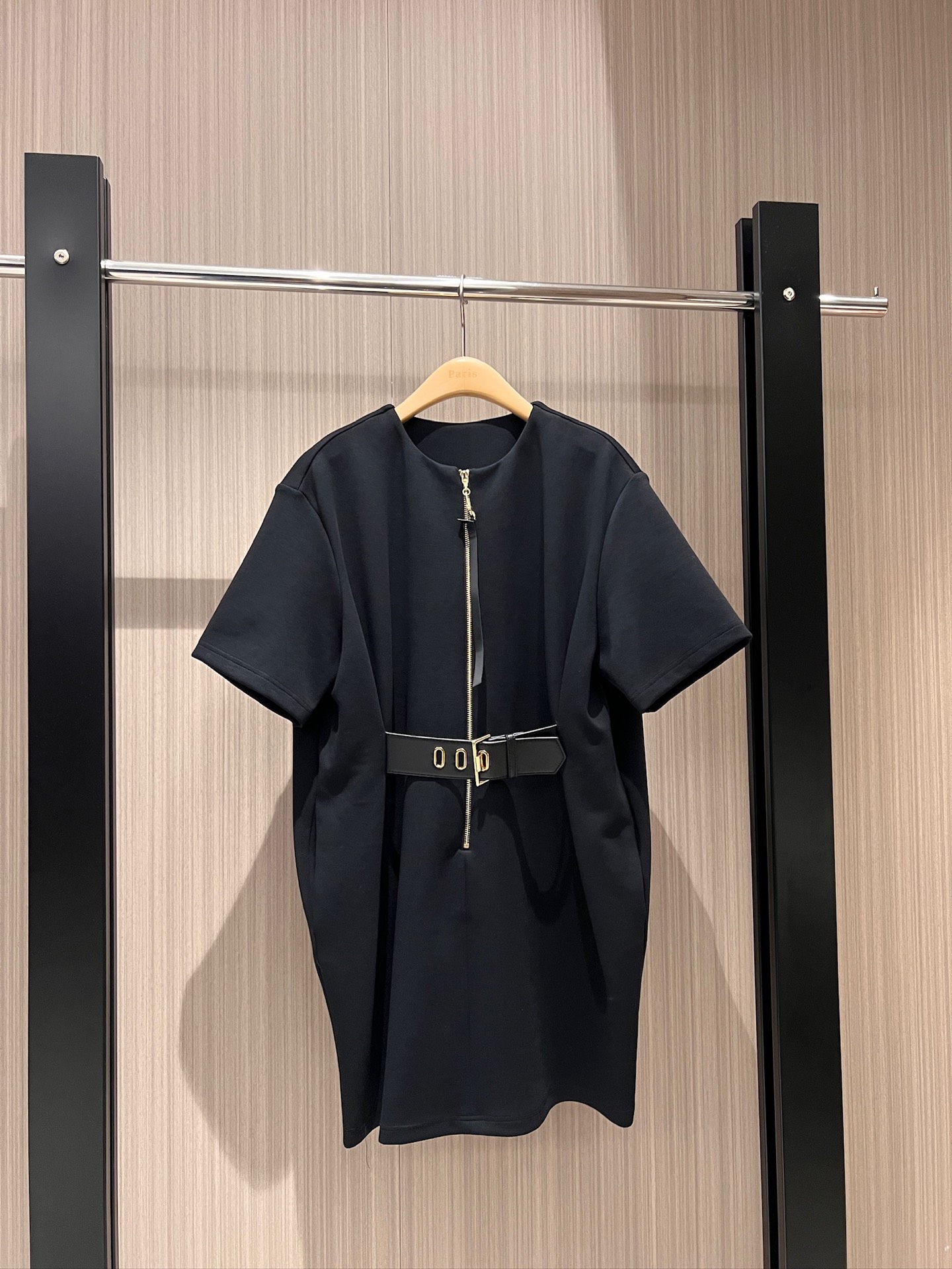 NO:308917,New spliced ​​belt decoration, casual loose dress with round neck half-pallet zipper design, pockets on both sides, lazy vacation, fashionable commuting, slim and not picky black and white apricot SML, skirts, alexander wang19860909新款拼接皮带装饰 休闲宽松连衣裙圆领半开襟拉链设计 两侧有口袋 慵懒度假 时尚通勤 显瘦不挑人黑色白杏 SML,,skirts,alexander wang,Women's clothing