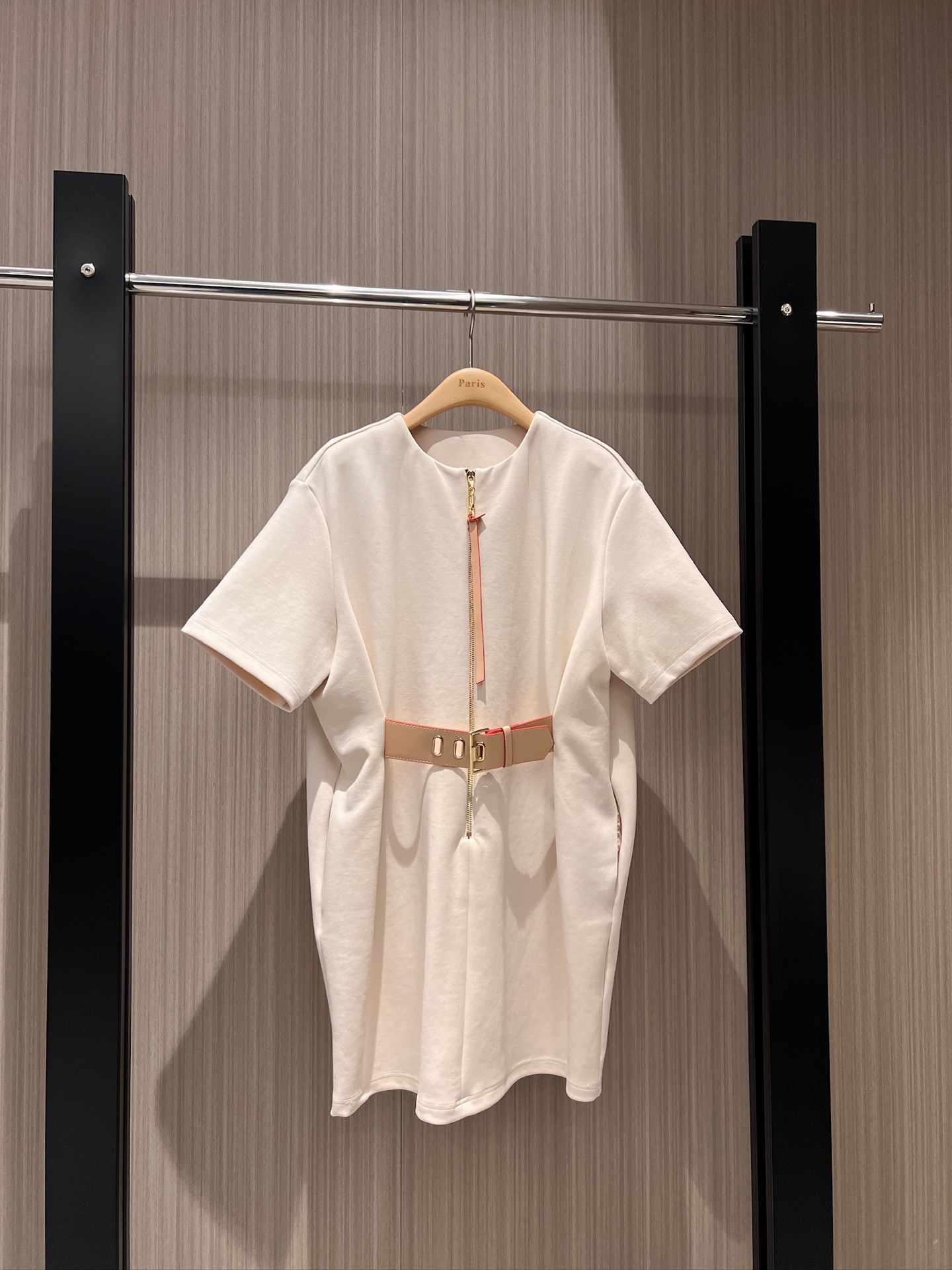 NO:308923,New spliced ​​belt decoration, casual loose dress with round neck half-pallet zipper design, pockets on both sides, lazy vacation, fashionable commuting, slim and not picky black and white apricot SML 82,, skirts,alexander wang19860909新款拼接皮带装饰 休闲宽松连衣裙圆领半开襟拉链设计 两侧有口袋 慵懒度假 时尚通勤 显瘦不挑人黑色白杏 SML 82,,skirts,alexander wang,Women's clothing
