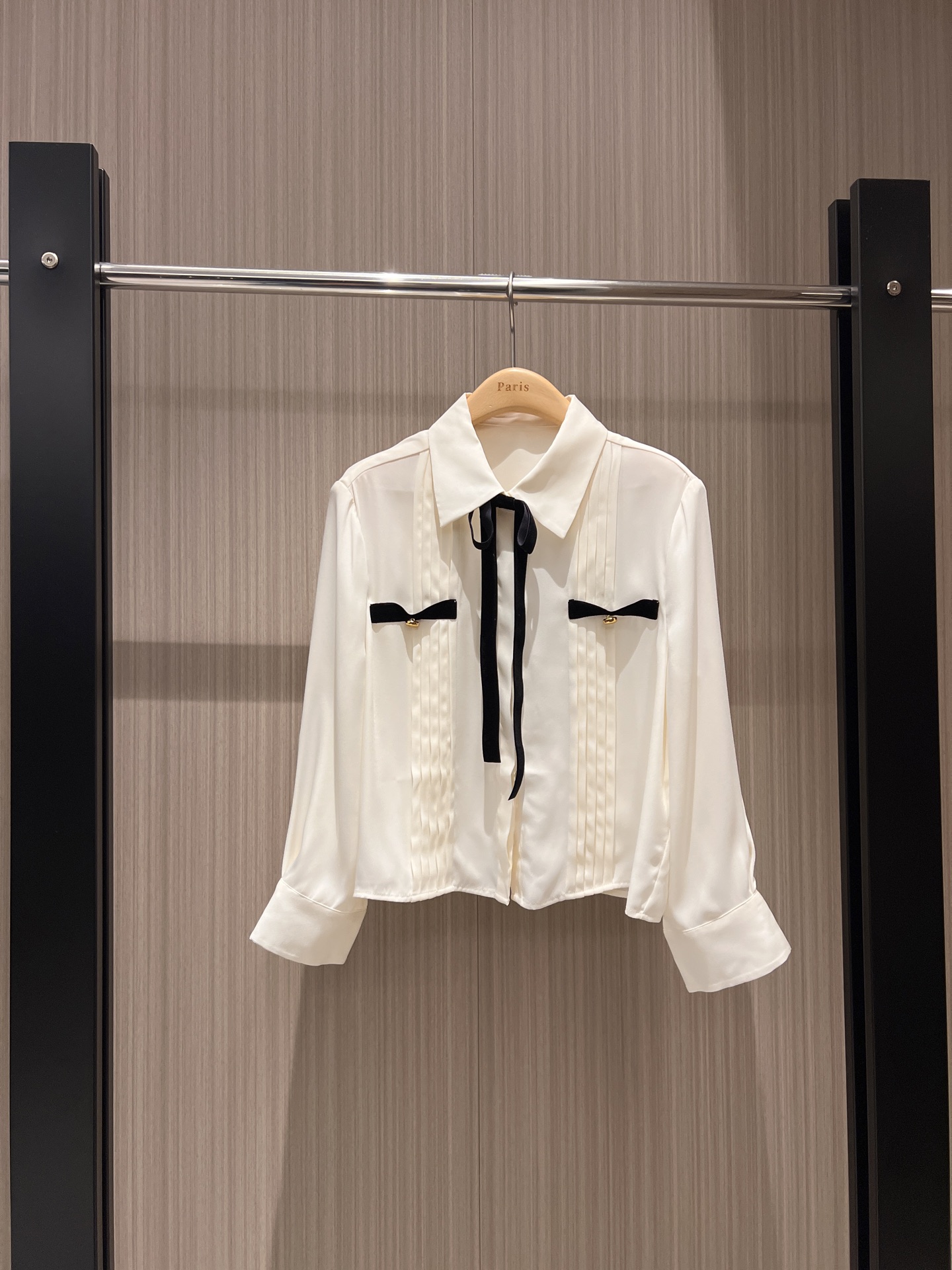 NO:309491,New style is coming with velvet bow decoration, short 7-quarter sleeve shirt, college style, versatile temperament, essential SM for age reduction, alexander wang19860909新款来袭丝绒蝴蝶结装饰 打条短款七分袖衬衣学院风 气质百搭 减龄必备SM,,alexander wang,Women's clothing