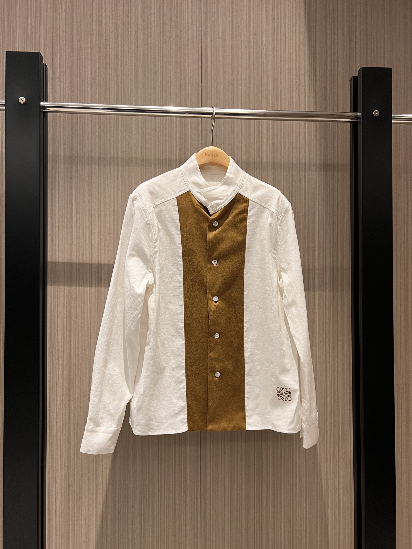 NO:309482,New styles are coming to contrasting color spliced ​​suede linen stand collar shirt hem embroidered classic logo, fashionable and casual, salty and sweet, age-reducing versatile SML, chamois leather, alexander wang19860909新款来袭撞色拼接麂皮绒麻料立领衬衣下摆刺绣经典logo 时尚休闲可盐可甜 减龄百搭 SML,,chamois leather,alexander wang,Women's clothing