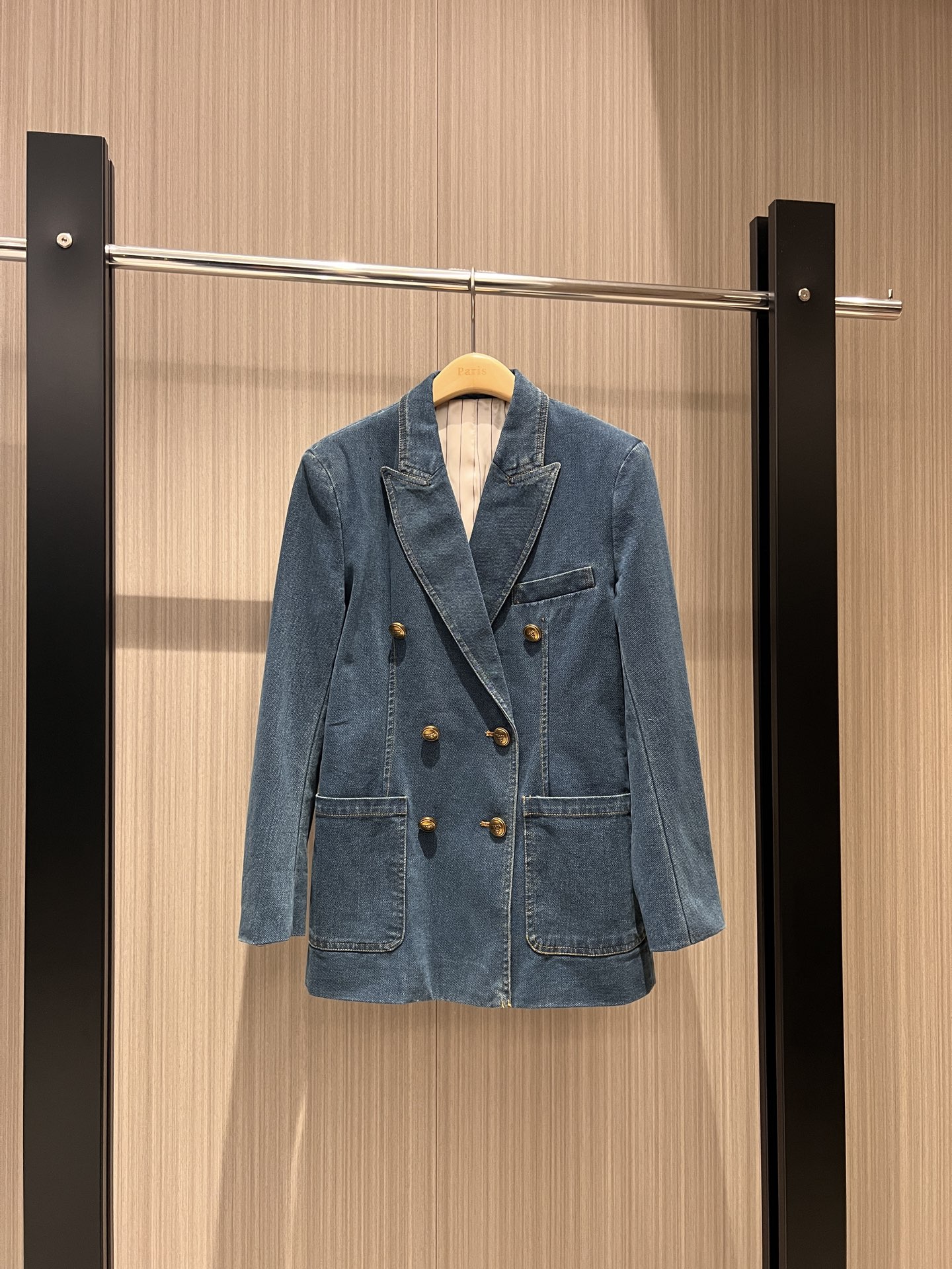 NO:309486,New double-breasted denim suit jacket open mold copper buckle back triangle badge stylish commuting full aura, salty and sweet SML, jackets & coats, business suit, alexander wang19860909新款双排扣牛仔西装外套开模铜扣 后背三角标徽章时尚通勤 气场十足 可盐可甜 SML,,jackets & coats,business suit,alexander wang,Women's clothing