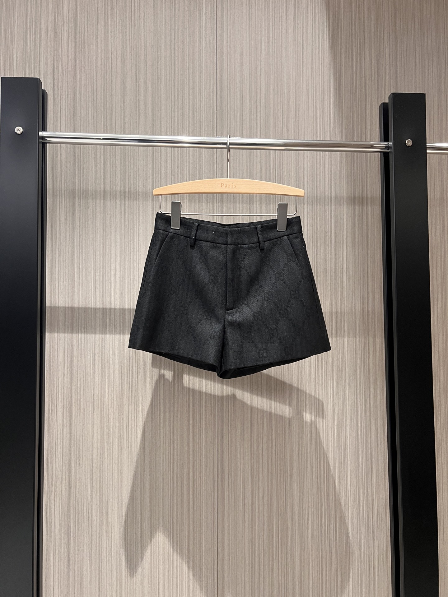 NO:309483,The new model recommends classic double G jacquard man-patterned suits and shorts simple and fashionable, commuting versatile, slimming, classic, timeless and age-reducing, high-end gray black SML, shorts, business suit, alexander wang19860909新款推荐经典双G提花人纹西装短裤简单时髦 通勤百搭 显瘦经典不过时减龄必备 高级灰色黑色 SML,,shorts,business suit,alexander wang,Women's clothing