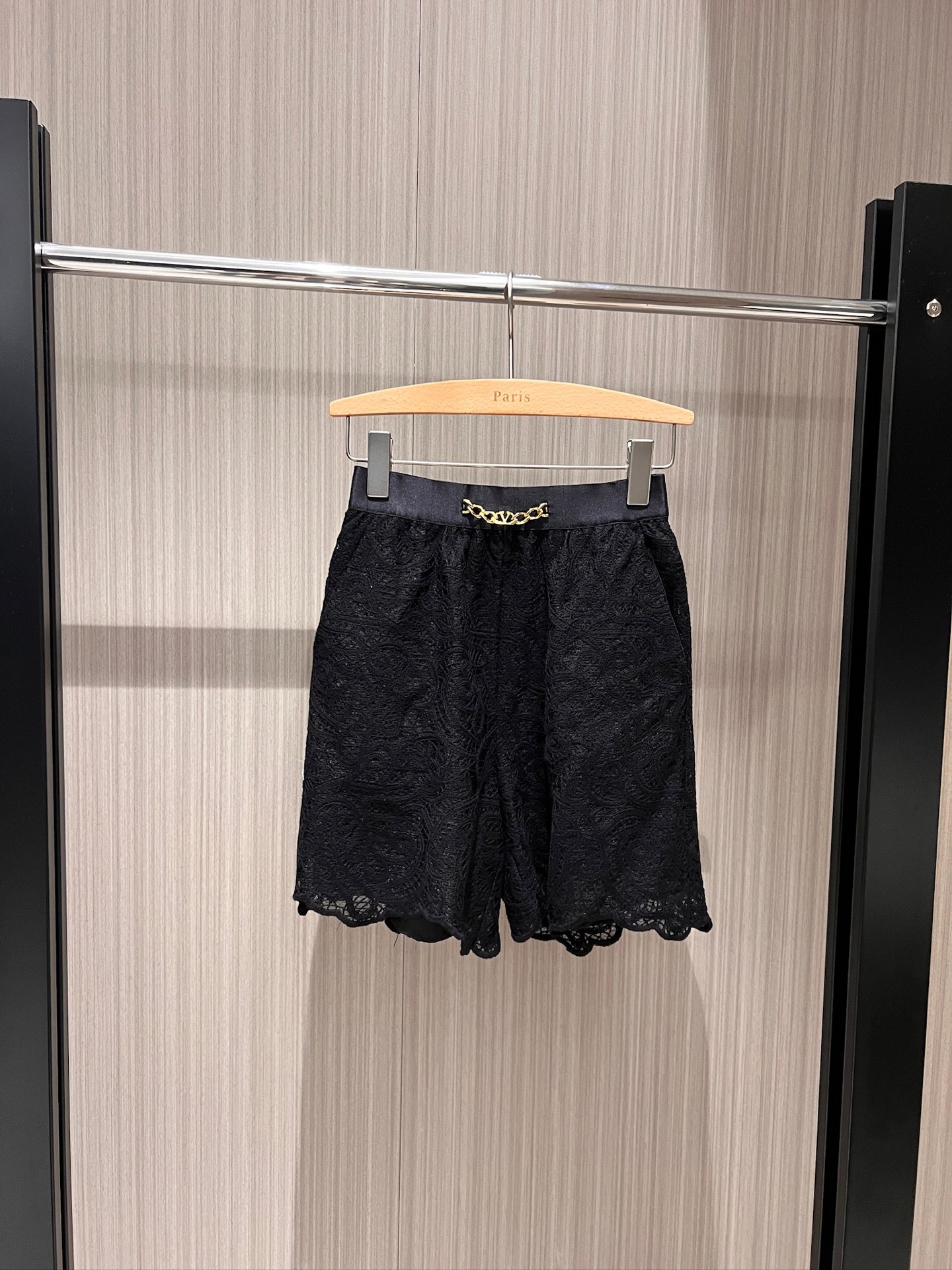 NO:309476,New positioning pattern chain decorative lace shorts cute and versatile temperament, age-reducing vacation and leisure, black apricot color, SML, shorts, alexander wang19860909新款定位花纹链条装饰蕾丝短裤可爱百搭 气质减龄度假休闲 黑色杏色 SML,,shorts,alexander wang,Women's clothing