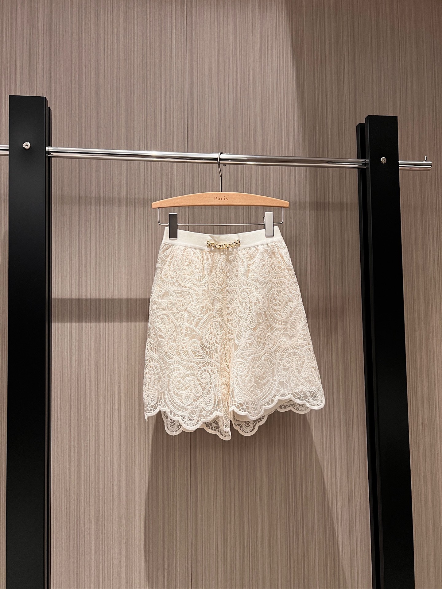 NO:309470,New positioning pattern chain decorative lace shorts cute and versatile temperament, age-reducing vacation and leisure, black apricot color, SML 82m, shorts, alexander wang19860909新款定位花纹链条装饰蕾丝短裤可爱百搭 气质减龄度假休闲 黑色杏色 SML 82m,,shorts,alexander wang,Women's clothing