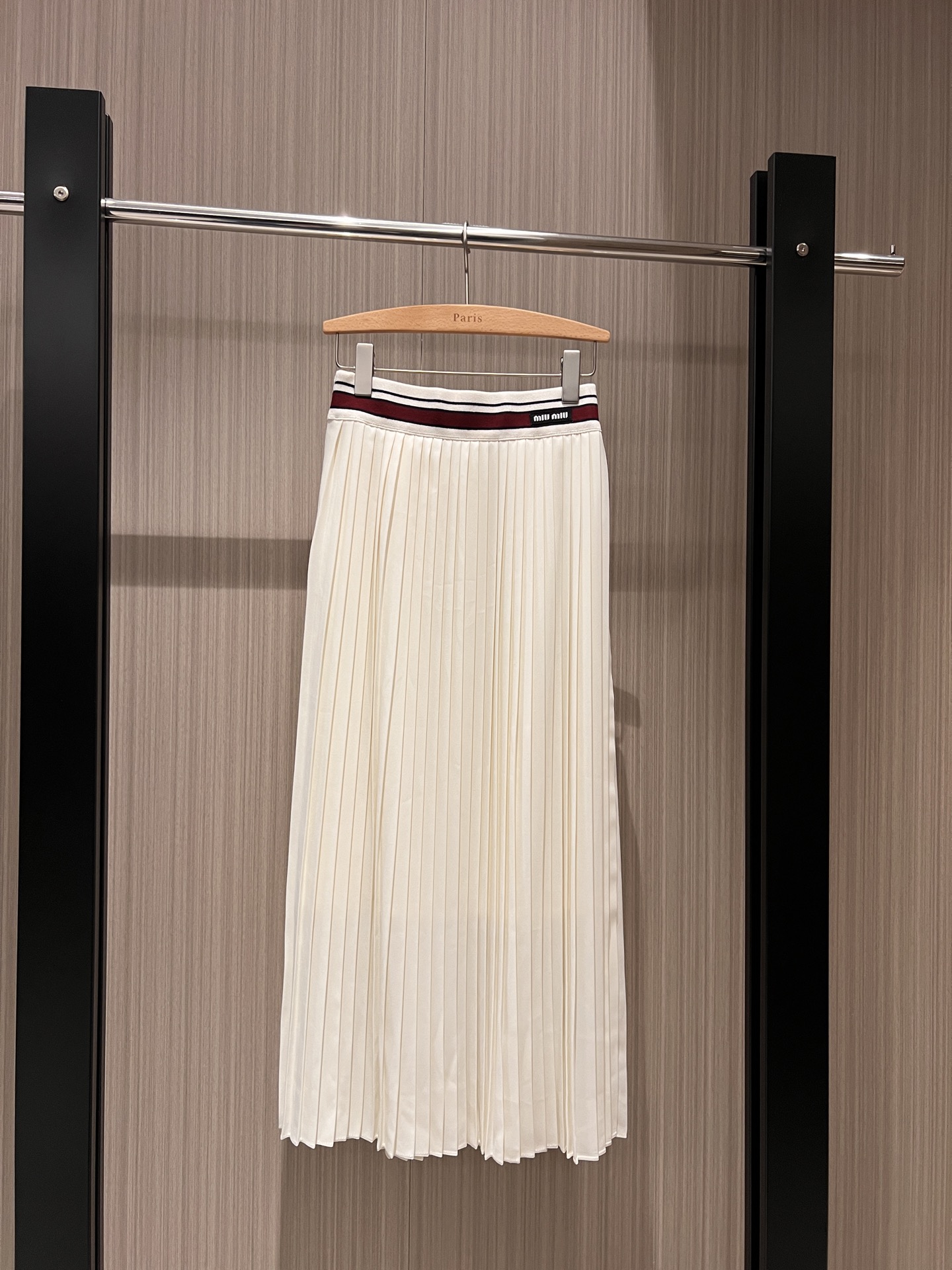NO:309976,New style recommended striped webbing decorative pleated skirt, long skirt logo small label decoration simple temperament, age-reducing versatile black and white SML 8,, skirts, alexander wang19860909新款推荐条纹织带装饰百褶半裙 长裙logo小标签装饰简约气质 减龄百搭 黑色白色 SML 8,,skirts,alexander wang,Women's clothing