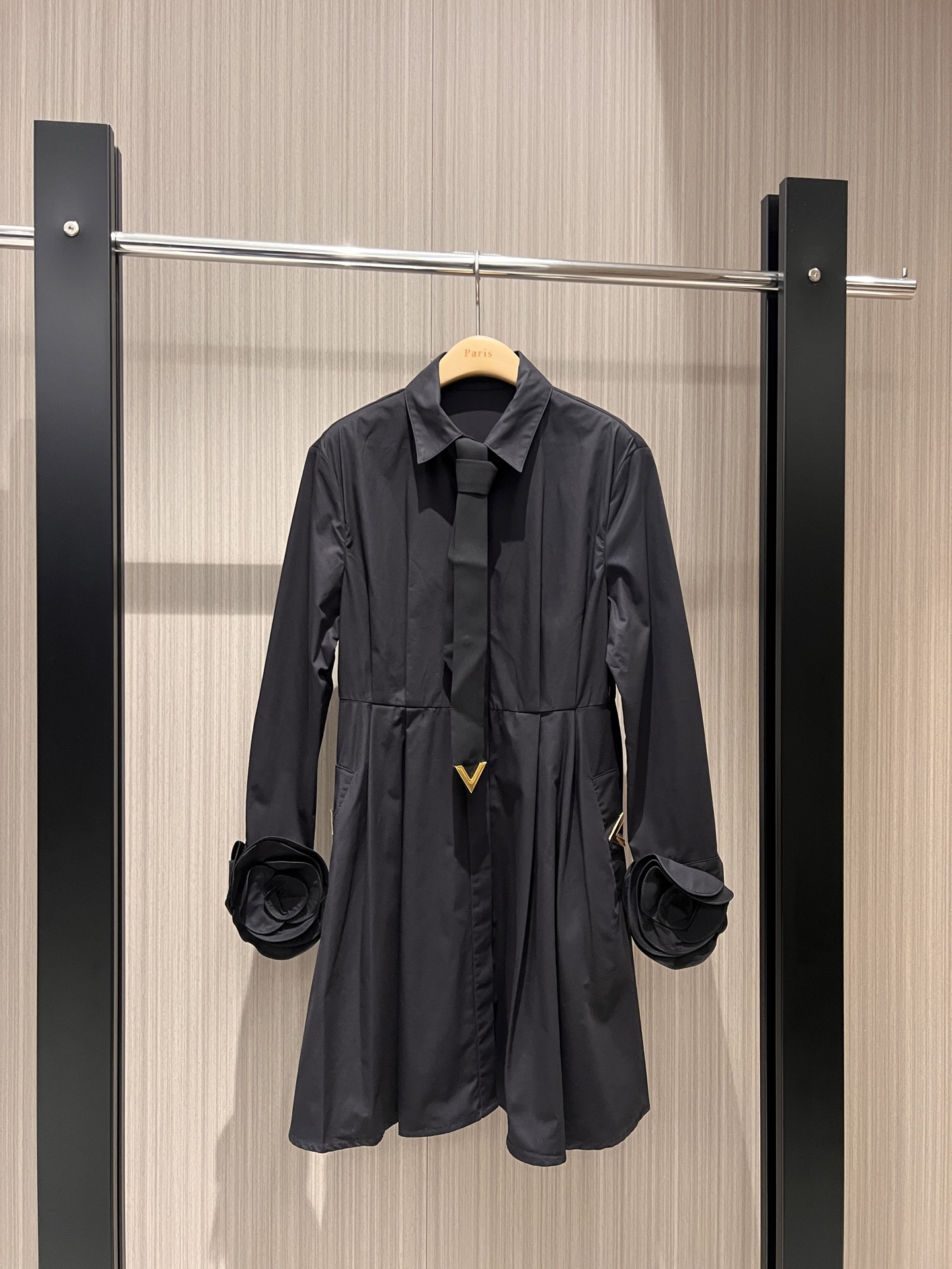 NO:309980,New three-dimensional rose decoration long-sleeved tie dress, adjustable tie, metal V letter logo waist-hugging, can be salty or sweet, versatile temperament, sweet and age-reducing white, blue and black SML, skirts, ties, alexander wang19860909新款来袭立体玫瑰花装饰长袖领带连衣裙 领带可调节 金属V字母logo收腰显瘦 可盐可甜 气质百搭 甜美减龄 白色蓝色黑色 SML,,skirts,ties,alexander wang,Women's clothing