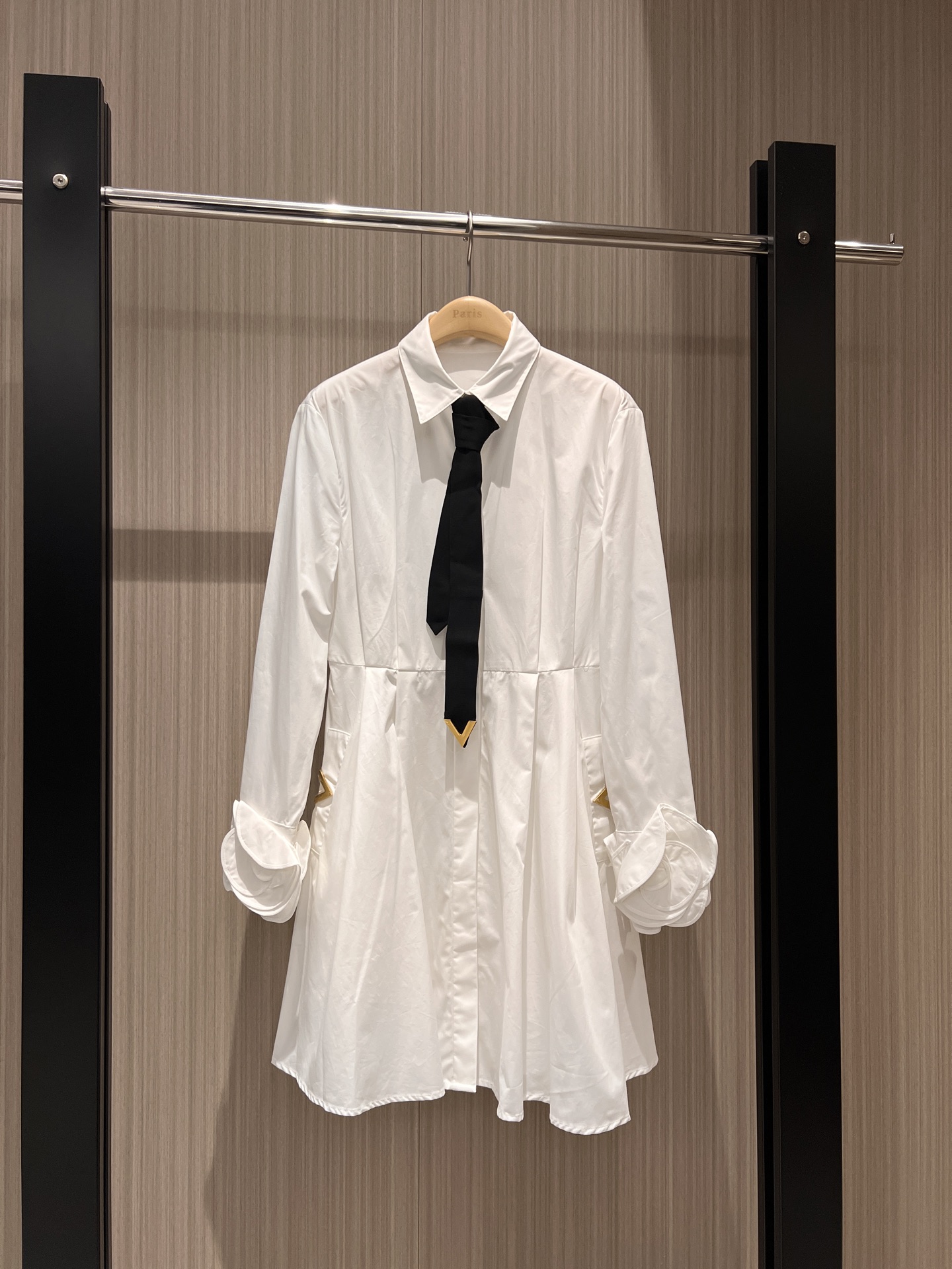 NO:309988,New three-dimensional rose decoration long-sleeved tie dress, adjustable tie, metal V letter logo waist-hugging, can be salty or sweet, versatile temperament, sweet and age-reducing white, blue and black SML, skirts, ties, alexander wang19860909新款来袭立体玫瑰花装饰长袖领带连衣裙 领带可调节 金属V字母logo收腰显瘦 可盐可甜 气质百搭 甜美减龄 白色蓝色黑色 SML,,skirts,ties,alexander wang,Women's clothing