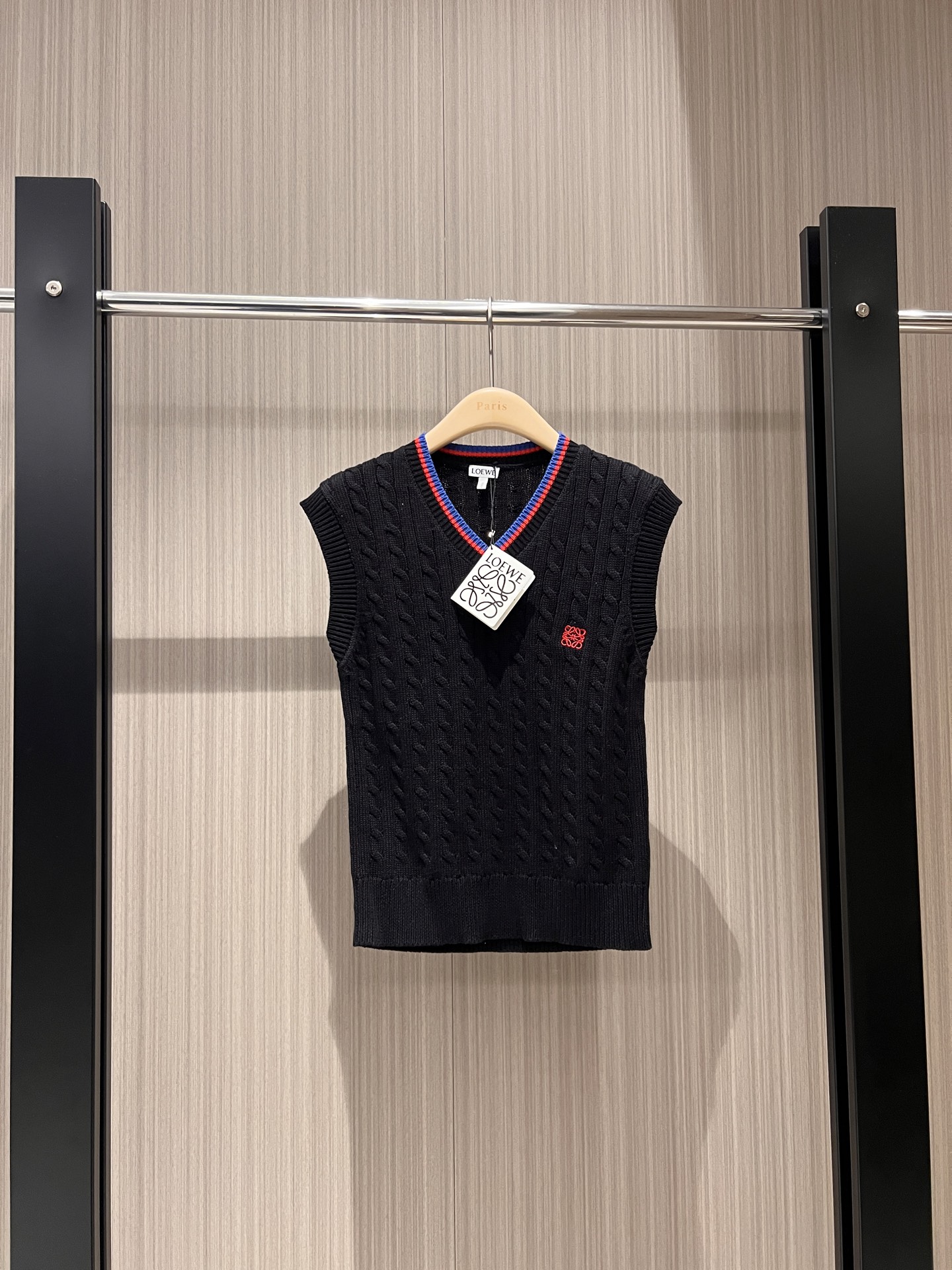 NO:309996,New classic embroidery logo logo striped V-neck twist knitted vest vest college style retro versatile casual age-reducing classic must-haves, black and gray, SML, alexander wang19860909新款经典刺绣logo徽标条纹V领麻花针织马甲背心学院风 复古百搭 休闲减龄 经典必备 人手必备黑色灰色 SML,,alexander wang,Women's clothing