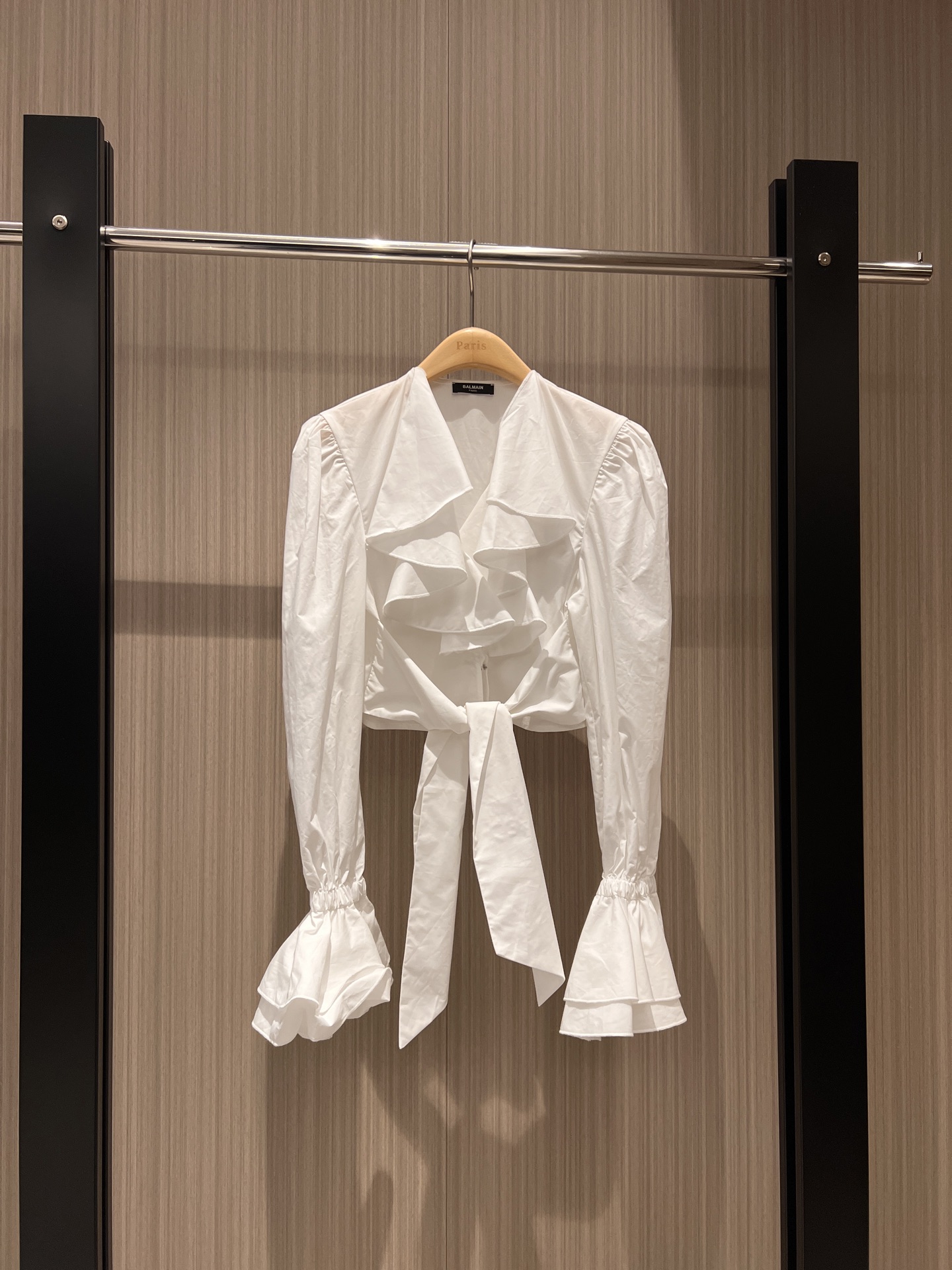 NO:310008,New ruffled V-neck belt short shirt, lace puff sleeve hem tie knot, elegant temperament, female celebrities SML, alexander wang19860909新款荷叶边V领系腰带短款衬衣 喇叭花边泡泡袖下摆系带打结 气质优雅御女名媛 SML,,alexander wang,Women's clothing
