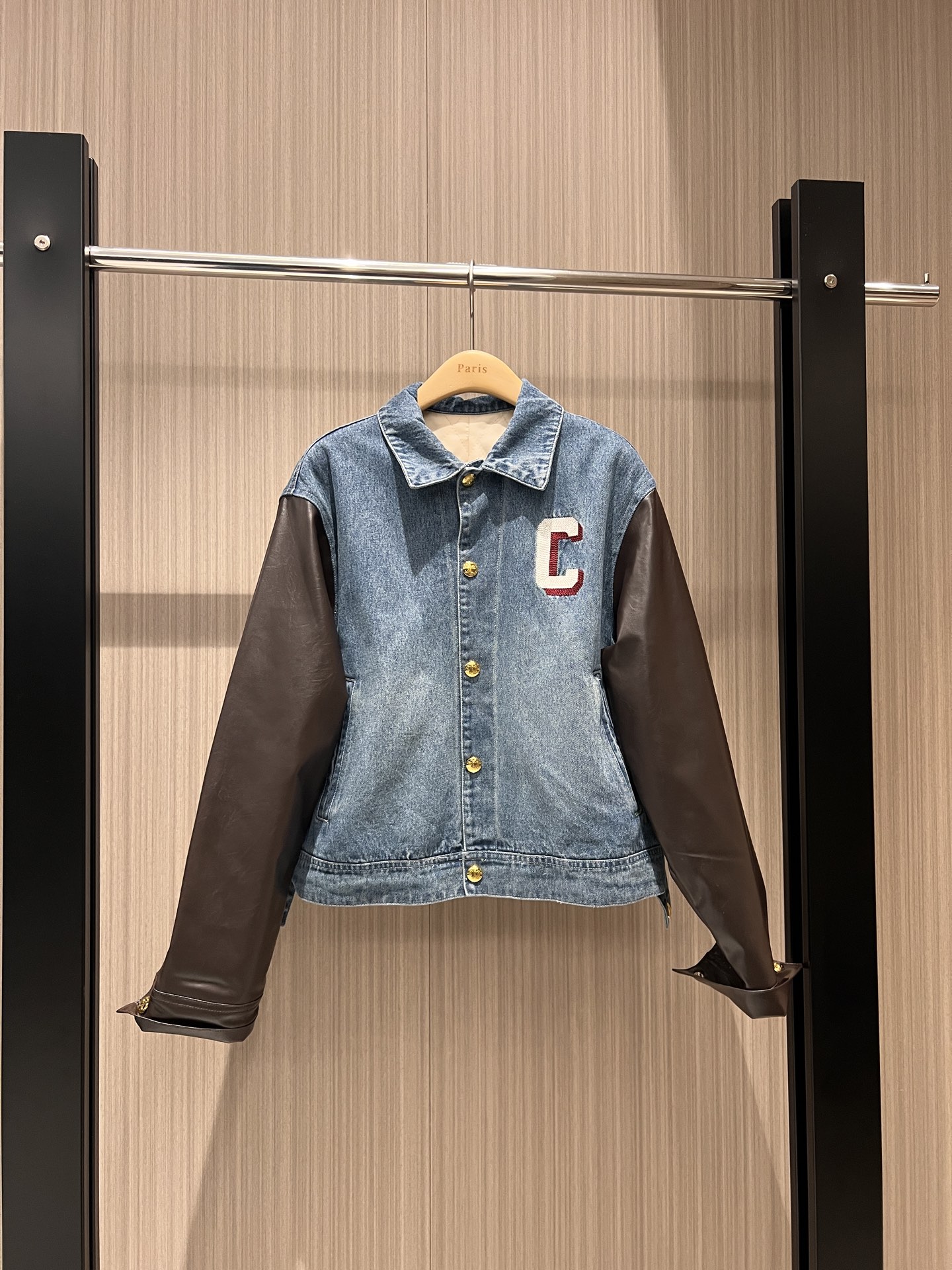NO:310458,New American retro leather sleeve spliced ​​denim jacket jacket embroidered logo letters boyfriend style cool cool loose casual SML, jackets & coats, jackets & coats, alexander wang19860909新款美式复古皮袖拼接牛仔夹克外套 刺绣logo字母男友风 酷里酷气 宽松休闲SML,,jackets & coats,jackets & coats,alexander wang,Women's clothing