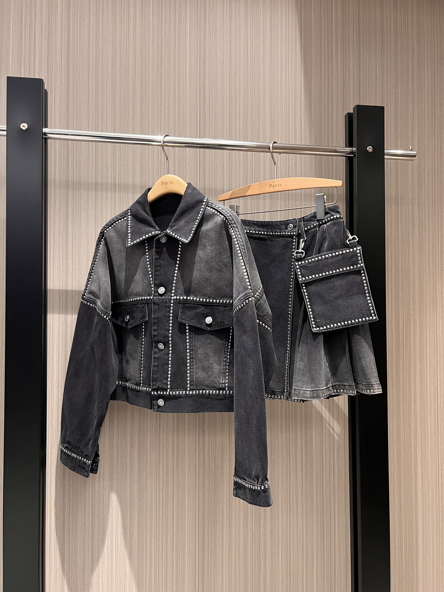 NO:310470,Jacket Skirt style Kim Ji-soo's same rivet decorative washing cowboy jacket rivet pocket denim skirt retro ash silhouette loose heavy industry luxury sweet and cool personality SML jacket 82450330 skirt 82390290,,skirts,jackets & coats,alexander wang19860909外套 半裙款 金智秀同款铆钉装饰洗水牛仔外套铆钉口袋牛仔半裙 复古烟灰 廓形宽松重工奢华 甜酷个性 SML 外套82450330 半裙82390290,,skirts,jackets & coats,alexander wang,Women's clothing