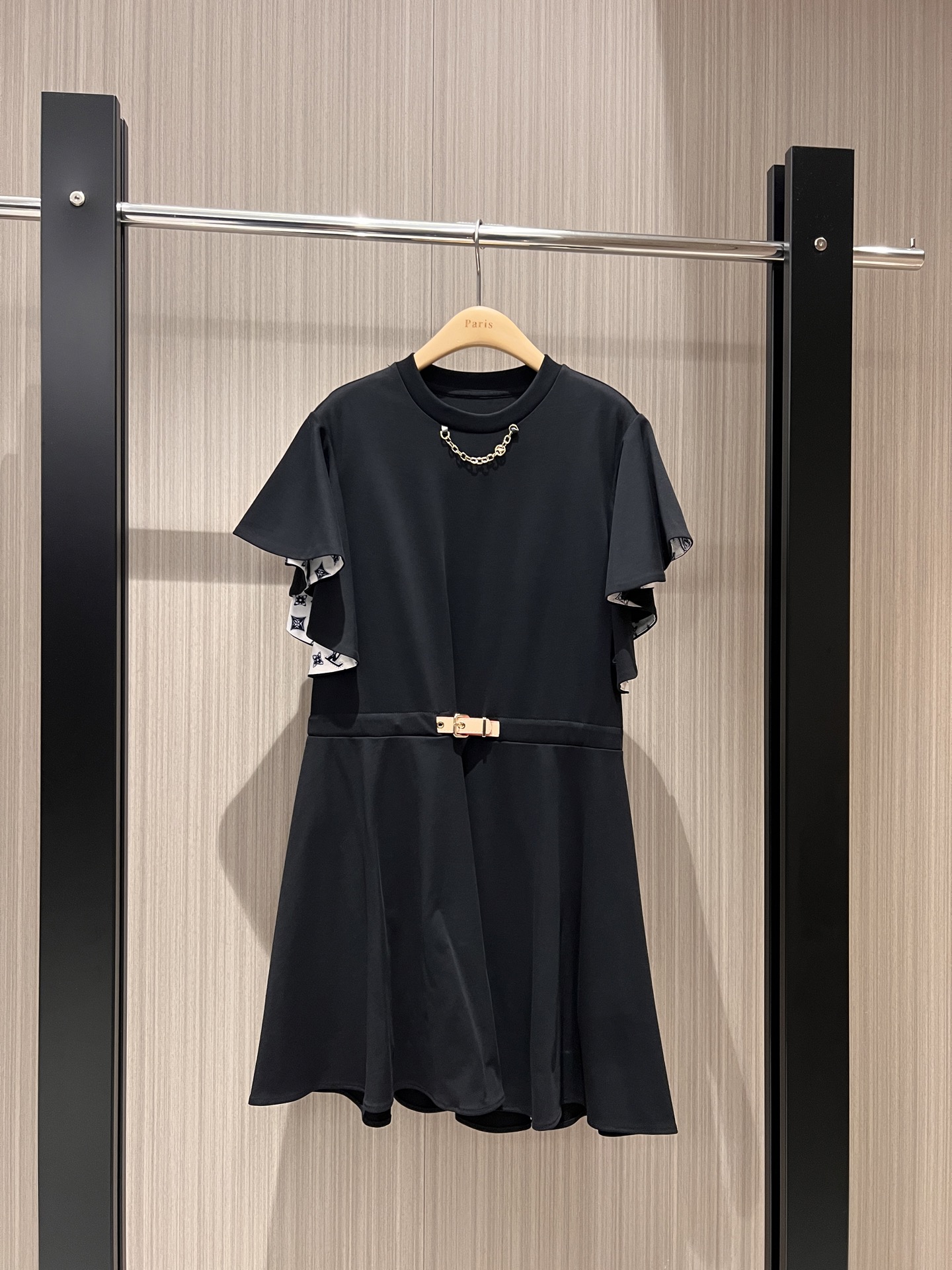 NO:310473,New chain decoration lotus leaf sleeve dress with elastic waist, leather belt decoration, loose and lazy vacation and leisure, must-have for age reduction SML, skirts, alexander wang19860909新款链条装饰荷叶袖连衣裙后腰松紧 系皮腰带装饰 宽松慵懒度假休闲 减龄必备 SML,,skirts,alexander wang,Women's clothing