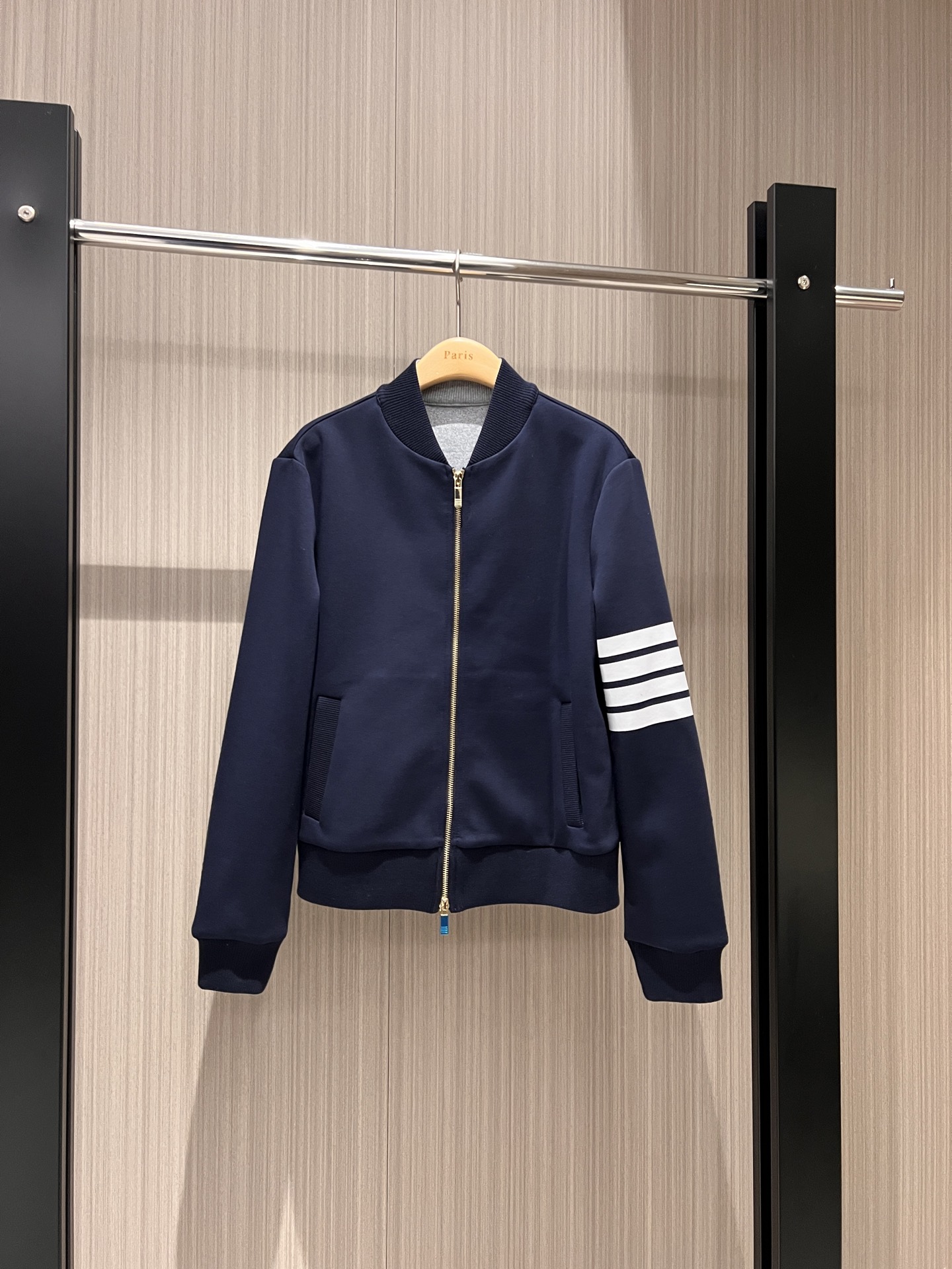NO:310999,New TB stand-up collar baseball uniform jacket jacket with towel embroidered crab decoration on the back, classic four-bar sleeves, sweet and cool casual college style age-reducing dark blue gray SML 8,,jackets & coats,jackets & coats,alexander wang19860909新款来袭TB立领棒球服夹克外套背后毛巾绣螃蟹装饰 袖子经典四杠 甜酷休闲 学院风减龄深蓝灰色 SML 8,,jackets & coats,jackets & coats,alexander wang,Women's clothing