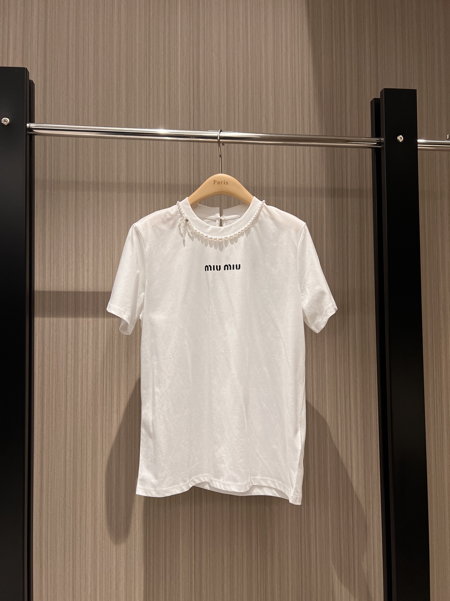 NO:310964,New neckline bow pearl decorative T-shirt simple logo print on chest loose and casual sweet age-reducing black and white SML 8,,tees, t-shirt,alexander wang19860909新款领口蝴蝶结珍珠装饰T恤胸前简单小logo印花 宽松休闲 甜美减龄黑色白色 SML 8,,tees，t-shirt,alexander wang,Women's clothing