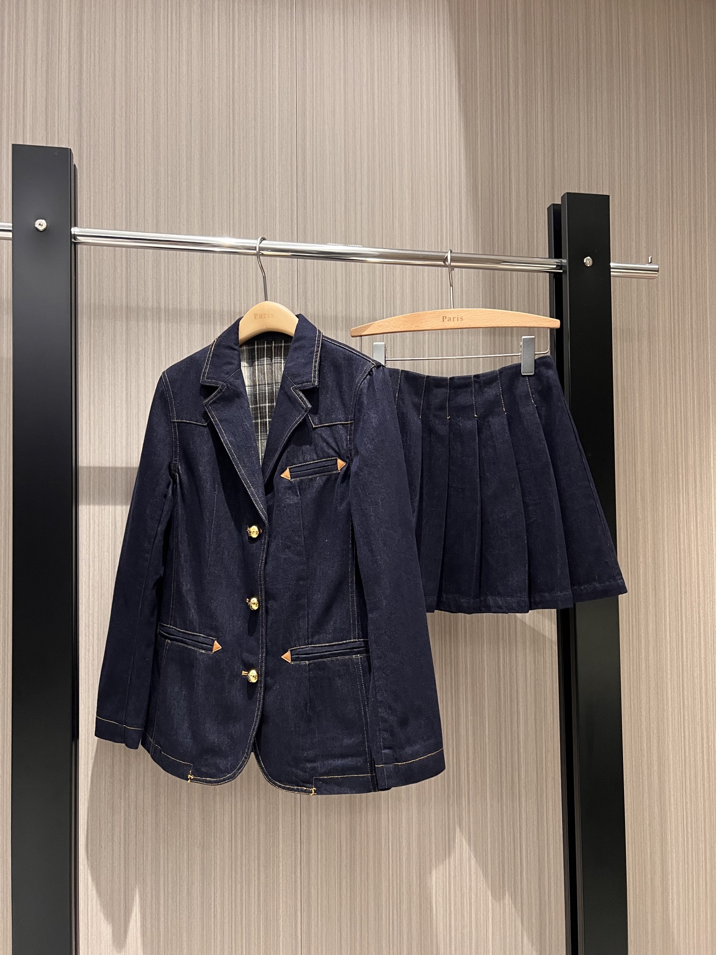 NO:310981,Jacket Half-style leather decorative denim suit jacket pleated denim skirt plaid lining back logo small leather logo French minimalist fashion slim fit age-reducing versatile SML, skirts, jackets & coats, business suit, alexander wang19860909外套 半款拼皮装饰牛仔西装外套百褶牛仔半裙格纹内衬 背后logo小皮标 法式极简 时尚修身 减龄百搭 SML,,skirts,jackets & coats,business suit,alexander wang,Women's clothing