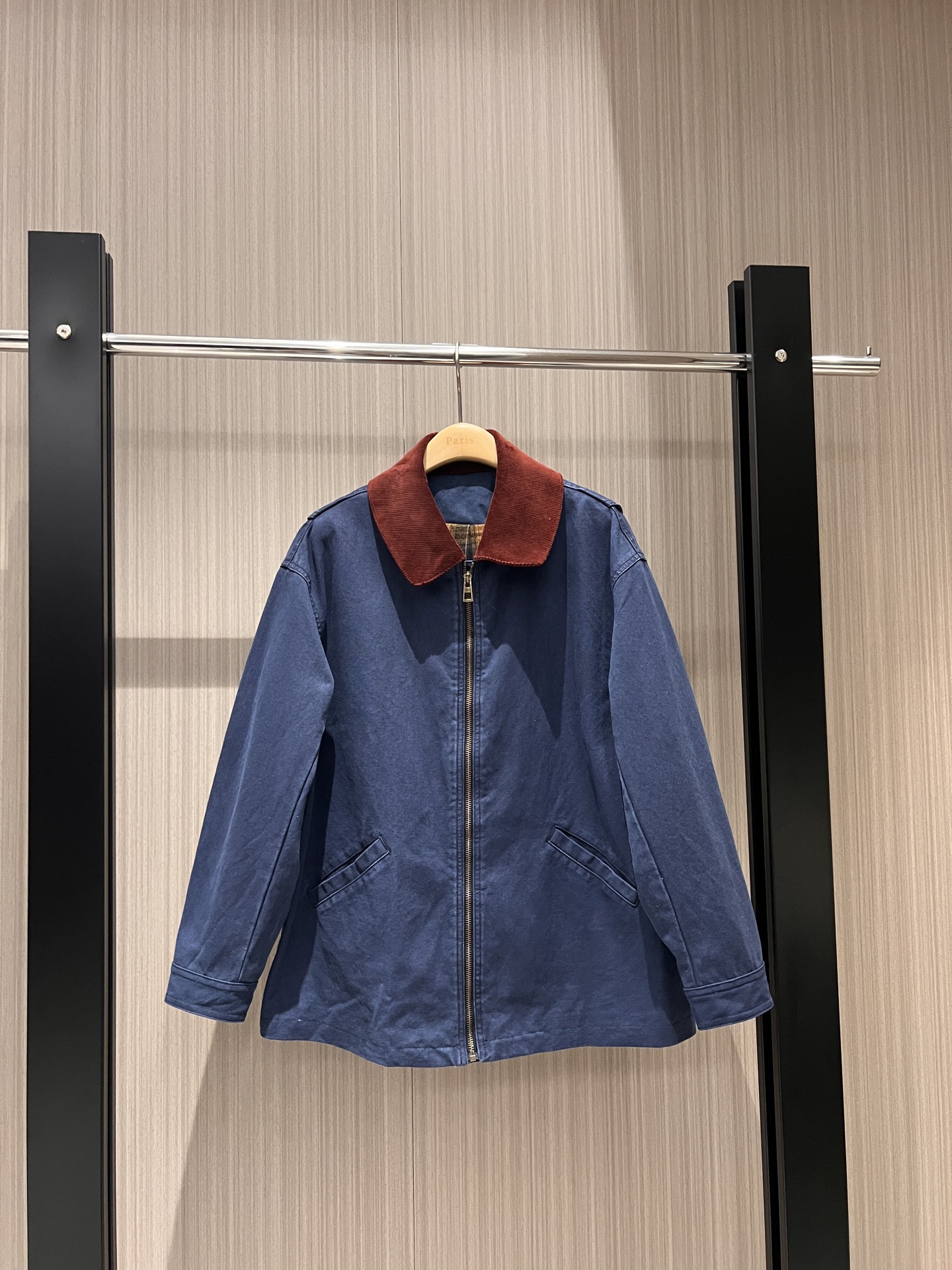 NO:310977,New contrasting color red corduroy casual jacket, loose silhouette of denim fabric, leather logo decoration behind logo, handsome plaid lining, sweet and cool versatile SML,, jackets & coats,alexander wang19860909新款撞色拼红色灯芯绒休闲外套 牛仔面料宽松廓形 背后logo皮标装饰 格纹内衬帅气炸街 甜酷百搭 SML,,jackets & coats,alexander wang,Women's clothing