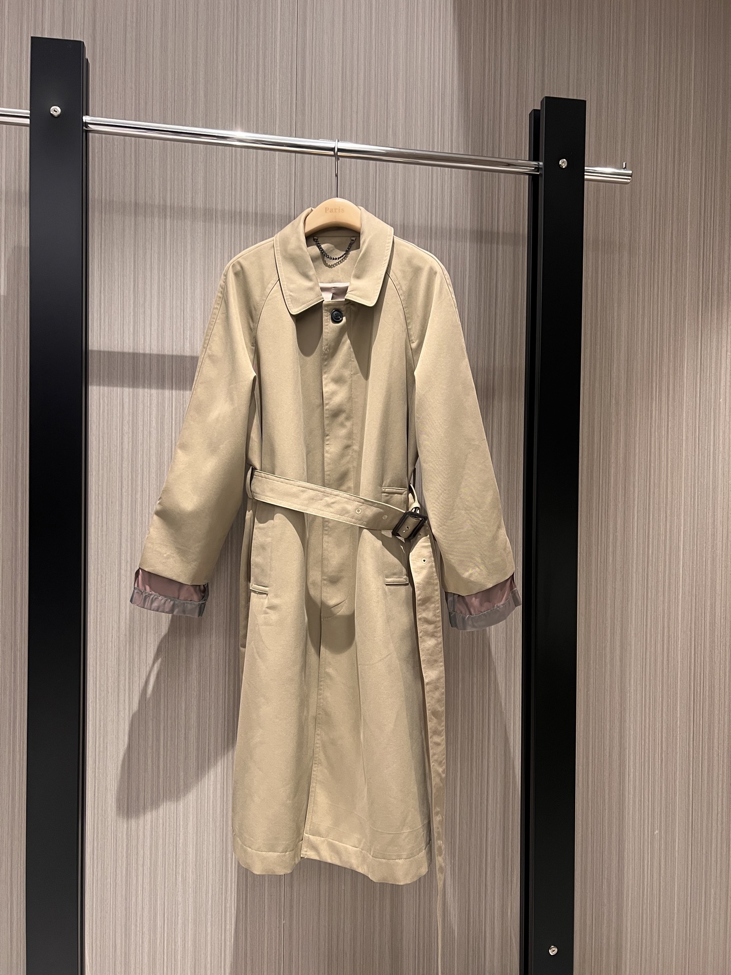 NO:310973,New mM6 Magila cuff lining exposed design lapel single-breasted long windbreaker jacket belt waist slimming to make it look slim and classic hand-sewn four-corner decoration street photography essential black khaki SML,,masion margiela,masion margiela,jackets & coats,alexander wang19860909新款mM6马吉拉 袖口内衬外露设计翻领单排扣长款风衣外套 系腰带收腰显瘦经典手缝四角线装饰 街拍必备 黑色卡其 SML,,masion margiela,masion margiela,jackets & coats,alexander wang,Women's clothing