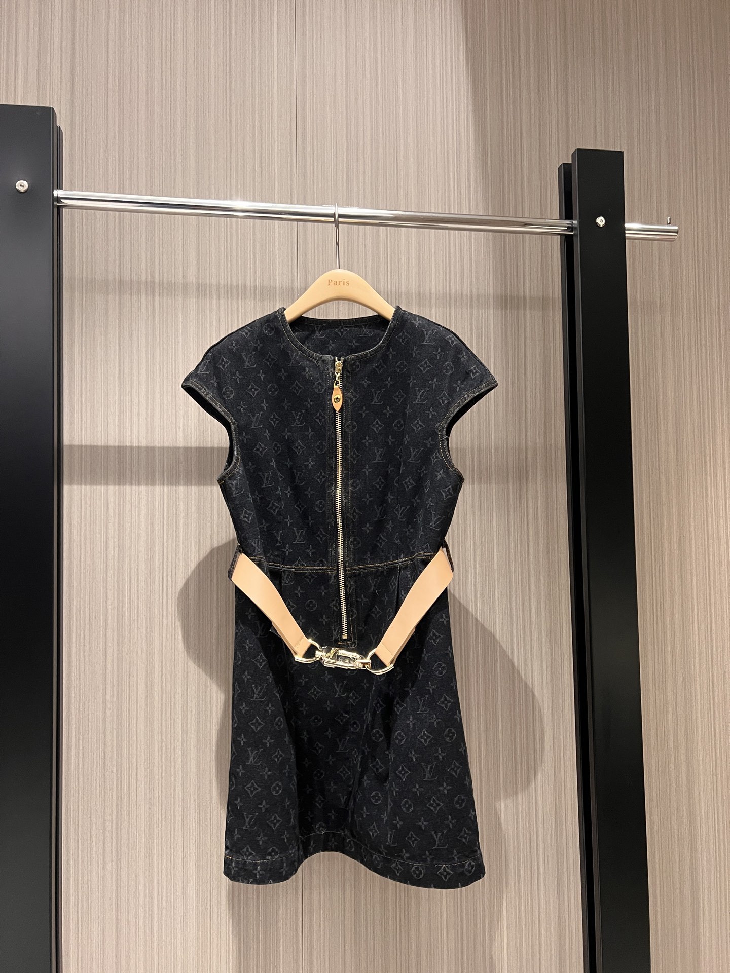 NO:310965,New old-fashioned denim sleeved dress, mold opening hardware accessories, metal buckle leather belt decoration, slim fit and slim commuting temperament, age-reducing versatile SML,, skirts, alexander wang19860909新款老花牛仔包袖连衣裙 开模五金配件金属扣皮腰带装饰 修身显瘦 通勤气质 减龄百搭SML,,skirts,alexander wang,Women's clothing