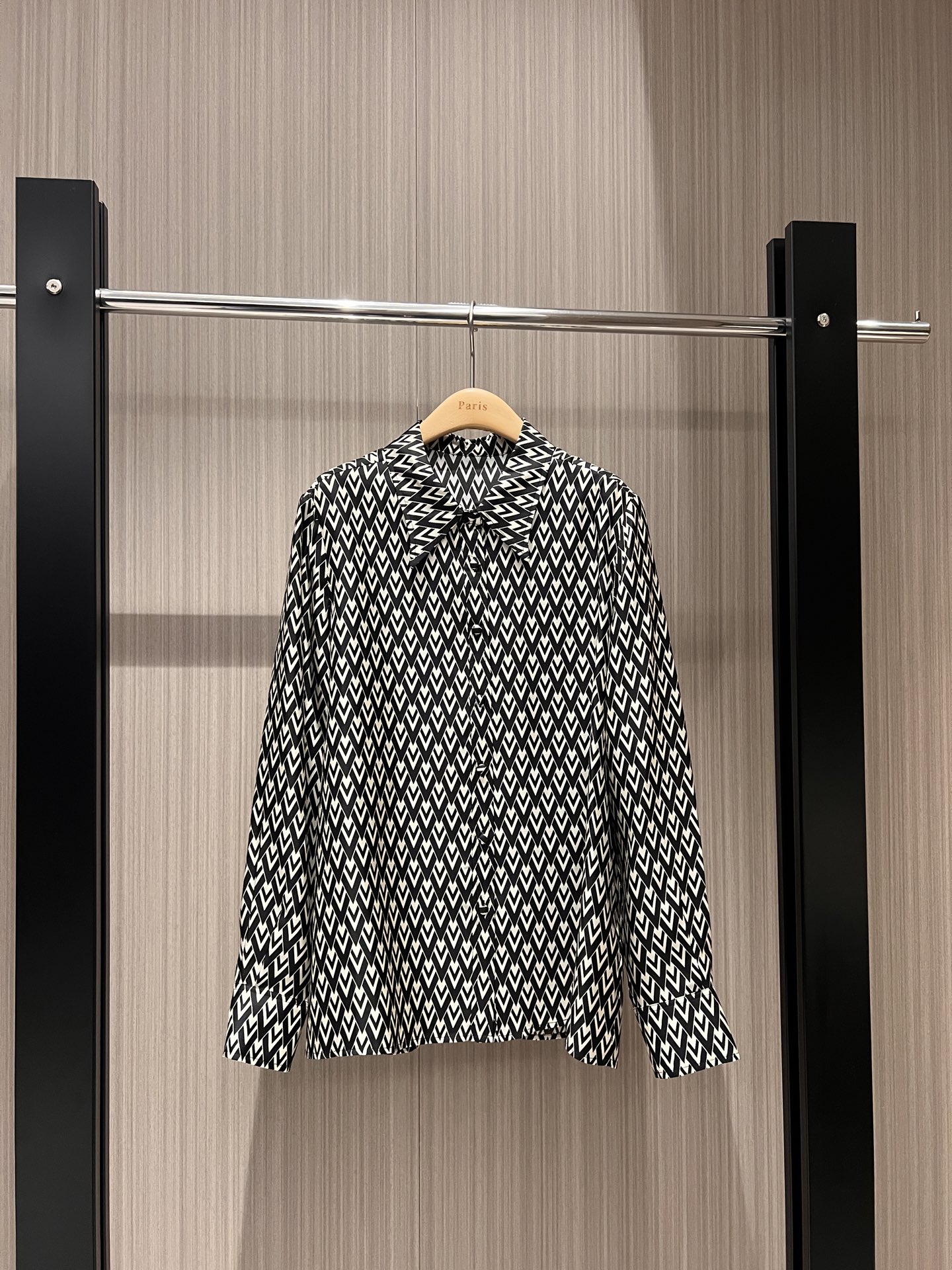 NO:310972,New heavy printed silk twill shirt Simple commuting, fashionable, versatile and elegant, silk buckle, orange black SML 8,, real silk, alexander wang19860909新款重磅印花真丝斜纹衬衣 简约通勤 时尚百搭气质优雅 真丝包扣 橘色黑色 SML 8,,real silk,alexander wang,Women's clothing
