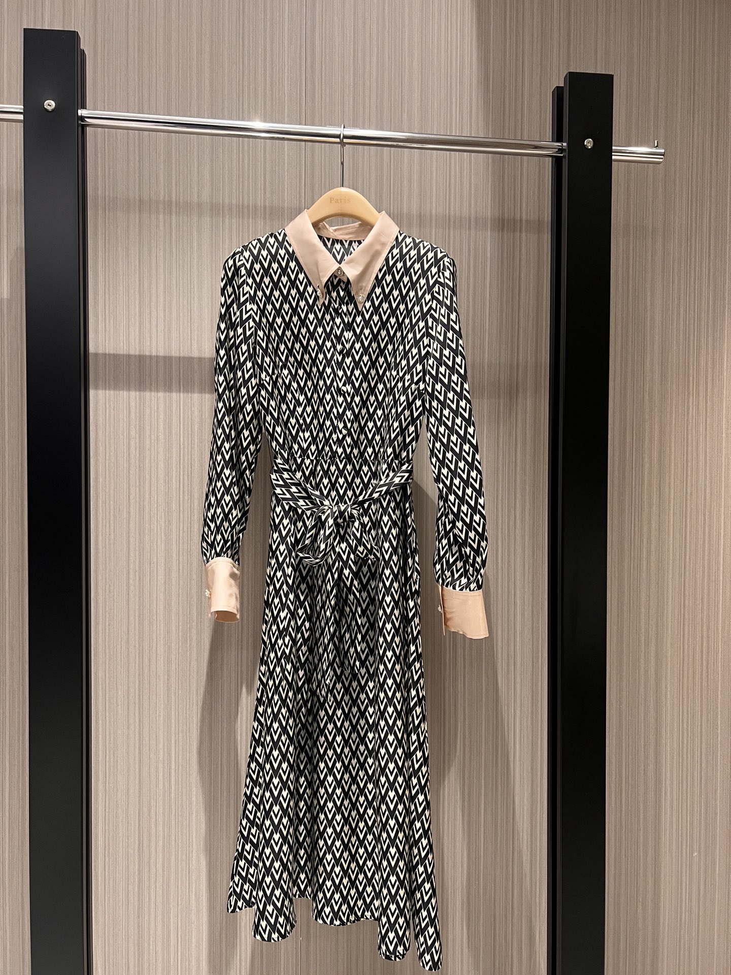 NO:310968,The same style of the new Yang Zi color-blocking collar cuffs heavy silk twill dress neckline diamond buckle full-print logo design belt slim and slim and elegant temperament Light luxury socialite S-XL 8,, skirts, real silk, alexander wang19860909新款杨紫同款 拼色衣领袖口重磅真丝斜纹连衣裙领口镶钻扣 满印logo设计 系腰带 修身显瘦优雅气质 轻奢名媛 S-XL 8,,skirts,real silk,alexander wang,Women's clothing