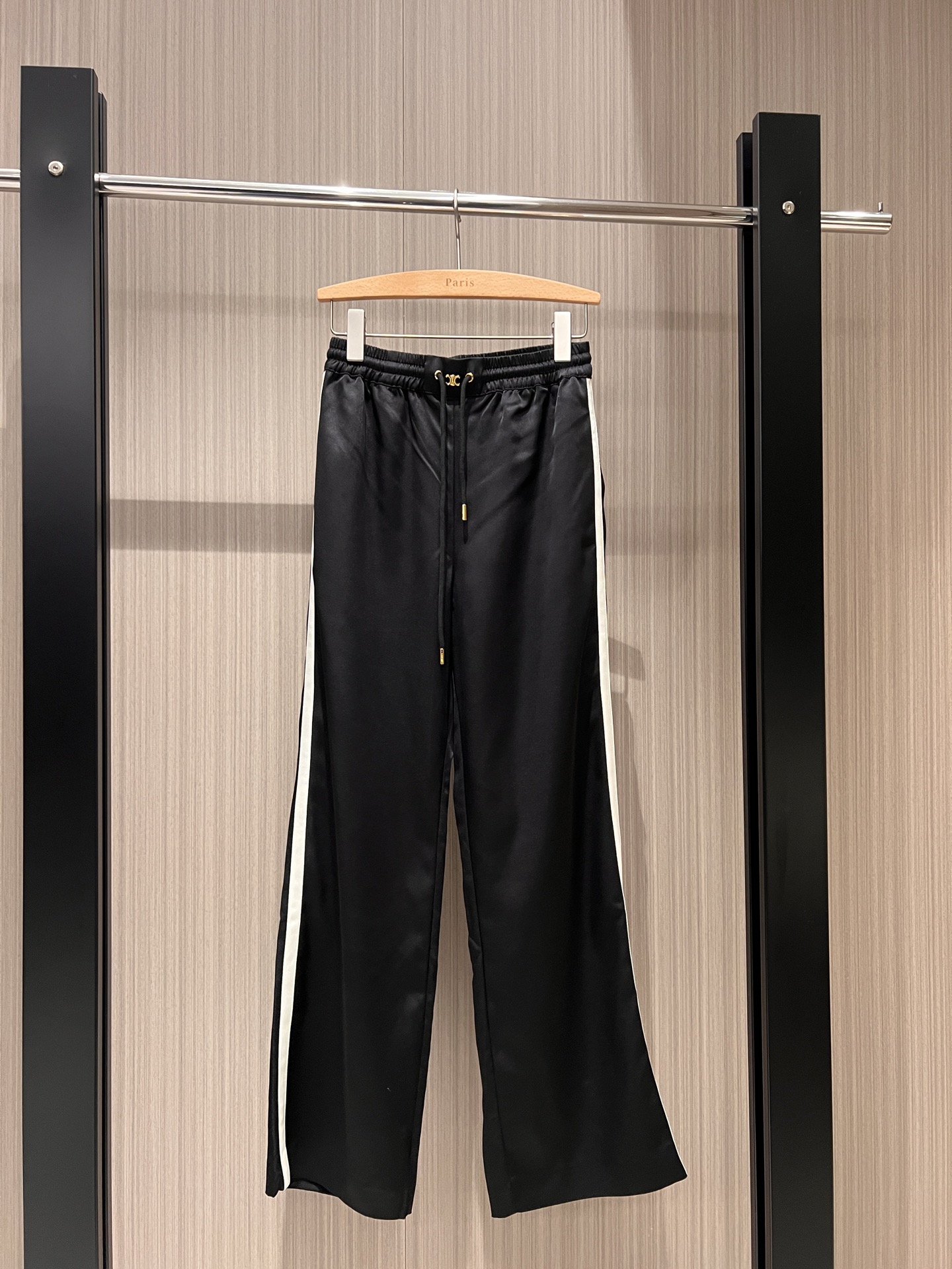 NO:884256,The new recommended color-blocked striped elastic waist wide-leg pants, casual pants with drawstring design, minimalist and versatile, a must-have for age reduction SML,,19860909新款推荐拼色条纹松紧腰阔腿裤 休闲裤抽绳设计 极简百搭 减龄必备SML,,,Women's clothing