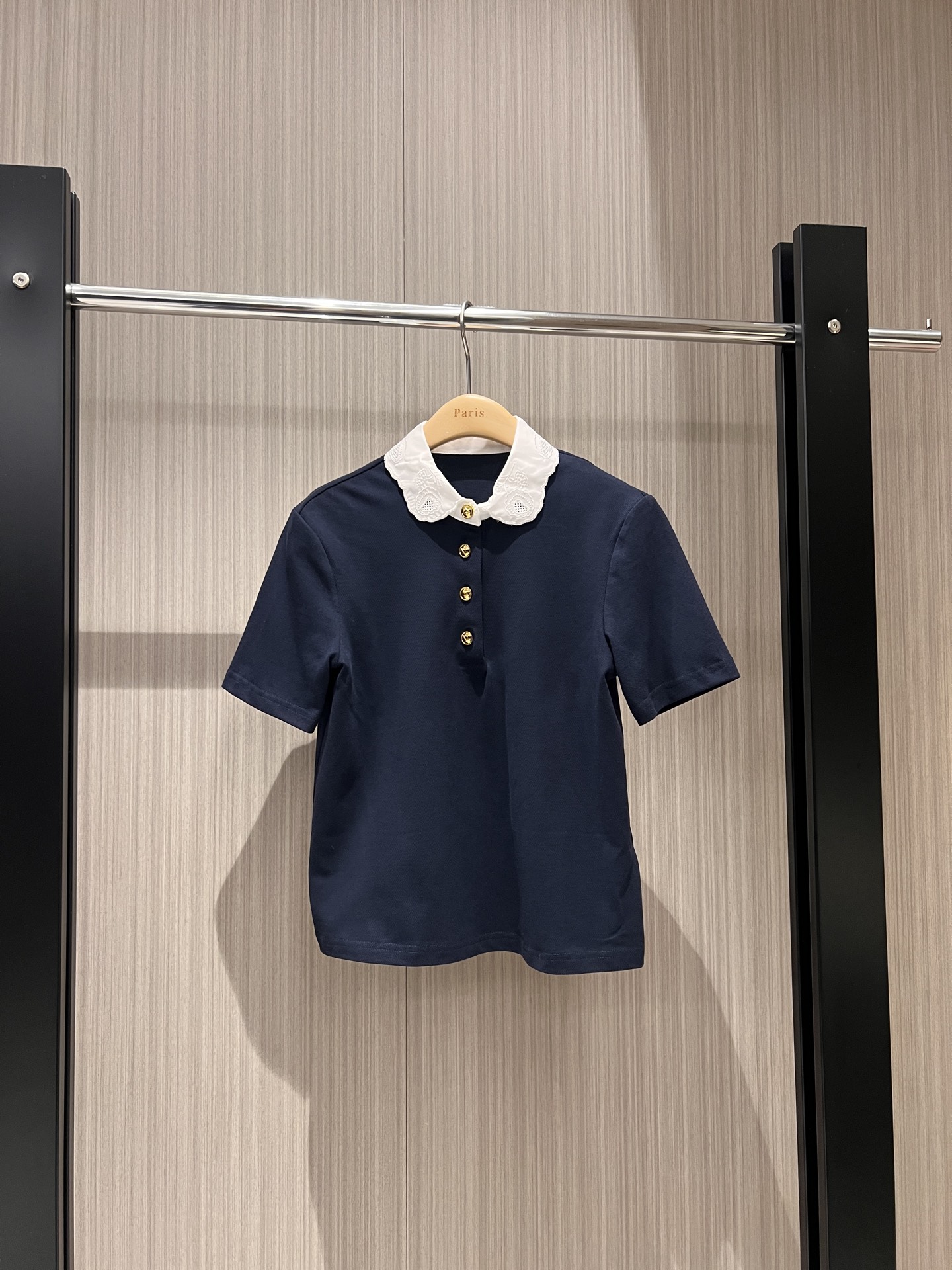 NO:311484,New contrasting color spliced ​​embroidered doll collar polo top open mold gold buckle retro age-reducing temperament versatile dark blue red SML, alexander wang19860909新款撞色拼接绣花娃娃领polo上衣开模金扣 复古减龄 气质百搭深蓝红色 SML,,alexander wang,Women's clothing