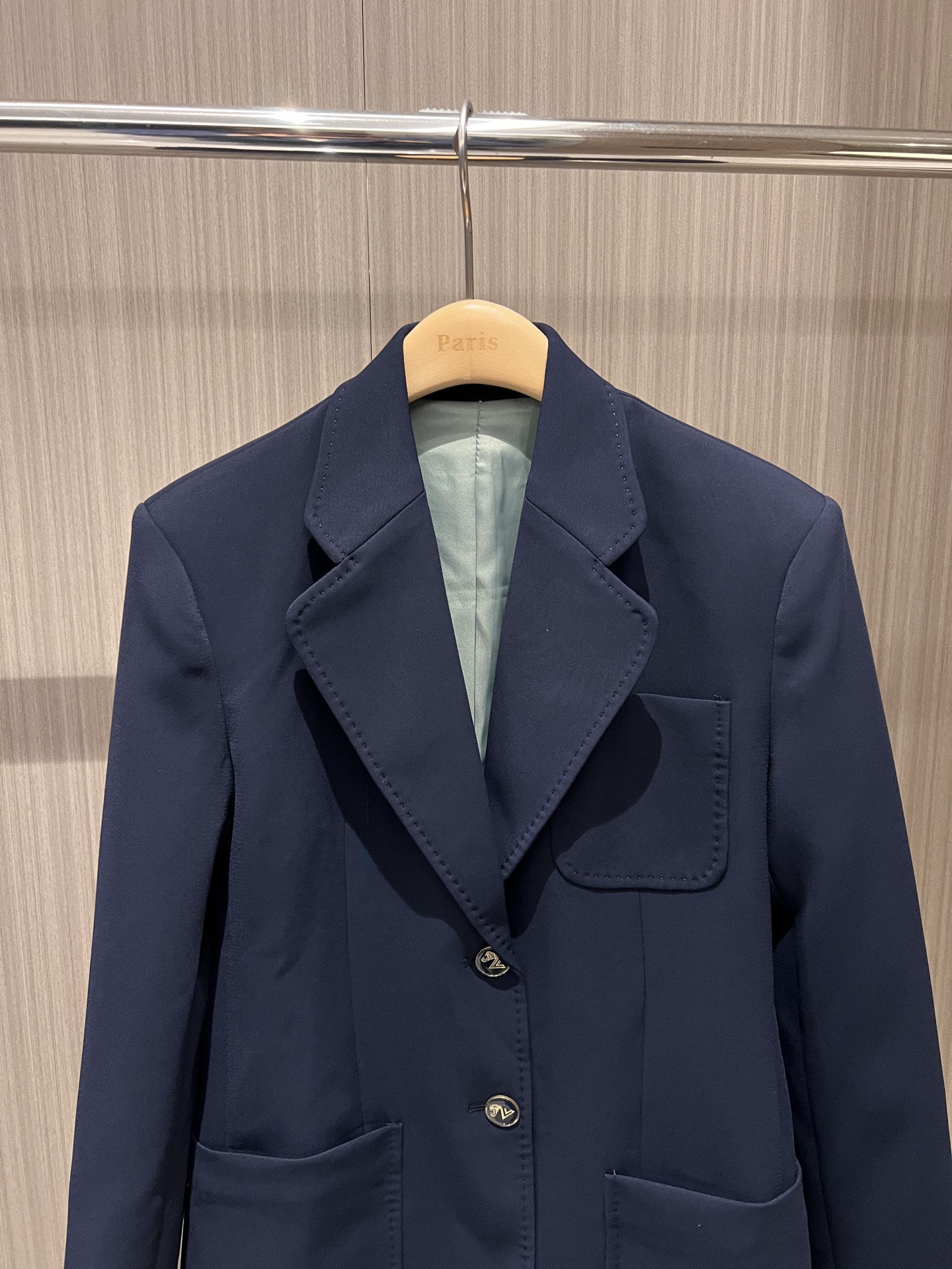 NO:311496,New style recommended hand-cranked bead seam suit jacket, three-pocket decorative mold button, simple temperament, versatile commuting, fashionable, casual, capable and neat, full of aura, can be worn with the same style of trousers, dark blue and white SML,, jackets & coats, business suit, alexander wang19860909新款推荐手摇珠缝边西装外套 三口袋装饰开模扣子 气质简约 通勤百搭 时尚休闲干练利落 气场十足 可搭同款西裤 深蓝白色 SML,,jackets & coats,business suit,alexander wang,Women's clothing