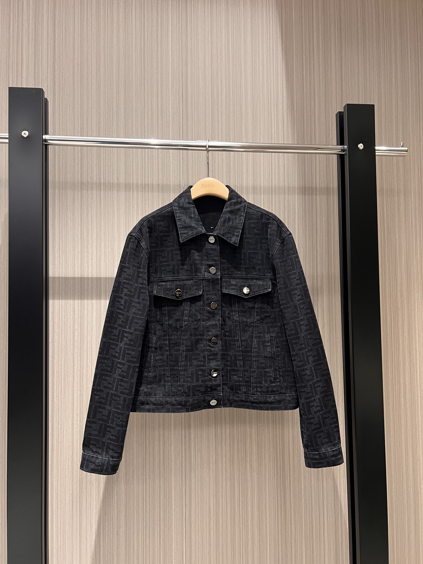 NO:311477,New double F jacquard black denim jacket loose and casual mold opening hardware accessories fashionable and versatile, age-reducing essential SML, jackets & coats, alexander wang19860909新款双F提花黑色牛仔外套宽松休闲 开模五金配件 时尚百搭 减龄必备SML,,jackets & coats,alexander wang,Women's clothing