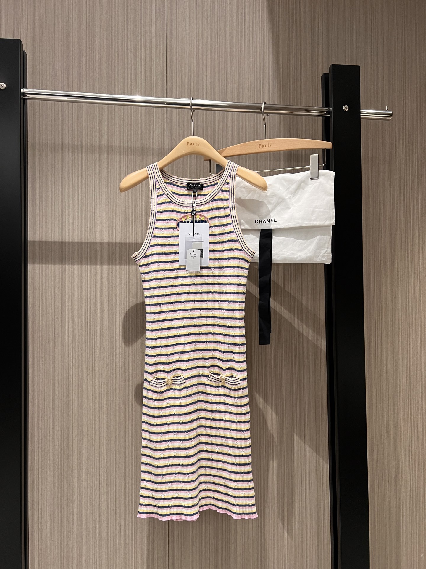 NO:311501,New 25P embroidered logo logo decoration blue vermicelli knitted vest skirt suspender skirt broken hollow design cute age-reducing delivery storage bag for people to wear SML 8,,skirts,alexander wang19860909新款25P绣花logo徽标装饰 蓝粉条纹针织背心裙吊带裙破损镂空设计 可爱减龄配送收纳布袋 送人自穿都可 SML 8,,skirts,alexander wang,Women's clothing