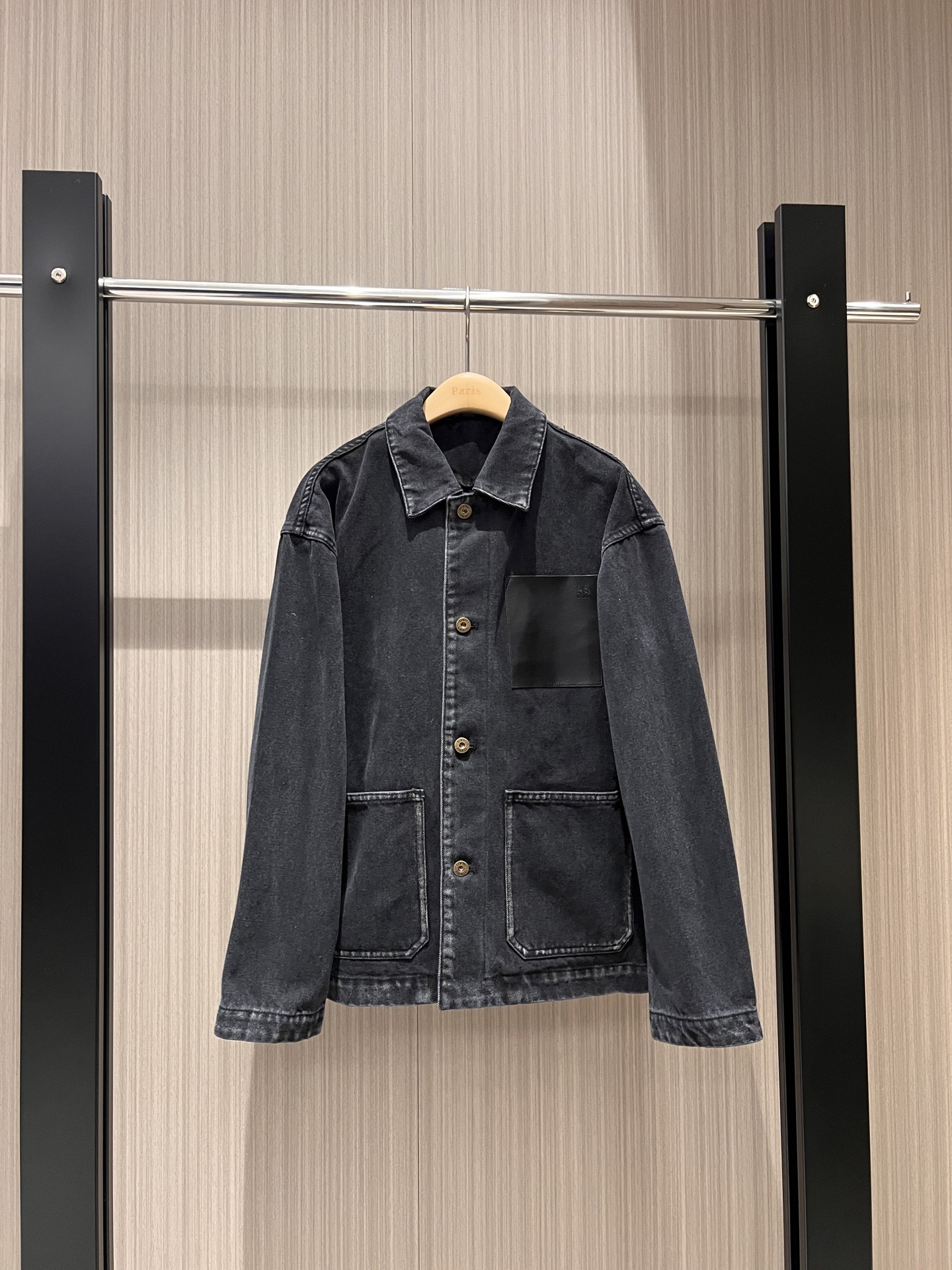 NO:311495,New embossed small logo badge leather pocket decoration, old denim jacket boyfriend style, cool cool, loose and casual, age-reducing versatile SML 8,, jackets & coats,alexander wang19860909新款压纹小logo徽章皮口袋装饰 做旧牛仔外套男友风 酷里酷气 宽松休闲 减龄百搭 SML 8,,jackets & coats,alexander wang,Women's clothing