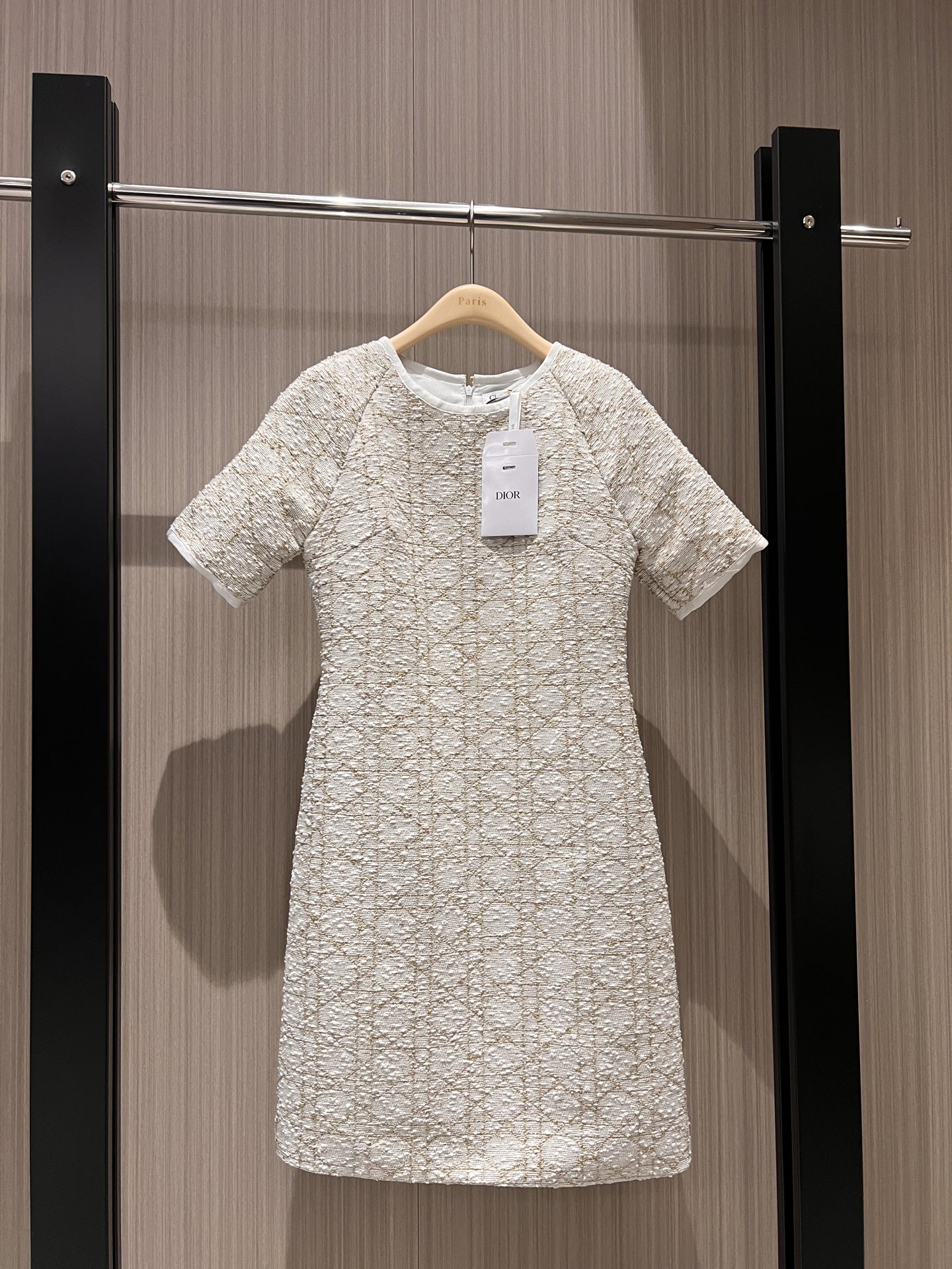 NO:311976,New gold-line plaid plaid jacquard tweed short-sleeved dress. Classic style simple temperament. Commuting fashion. Slim and versatile. Pockets on both sides. SML, skirts, T-shirt, alexander wang19860909新款金线藤格纹提花粗花呢短袖连衣裙 经典版型简约气质 通勤时尚 修身百搭两侧有口袋 SML,,skirts,T-shirt,alexander wang,Women's clothing