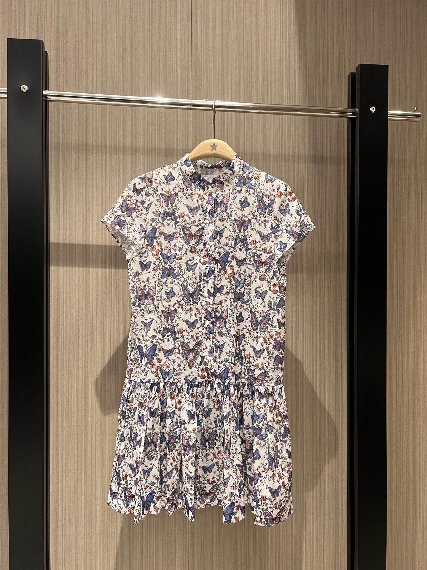 NO:311982,New butterfly printed small stand collar spliced ​​ruffled dress CD pearl buckle delivery suspender petticoat loose and casual temperament age-reducing purple blue SML 8,,skirts,alexander wang19860909新款蝴蝶印花小立领拼接荷叶边连衣裙CD珍珠扣 配送吊带衬裙 宽松休闲 气质减龄紫色蓝色 SML 8,,skirts,alexander wang,Women's clothing