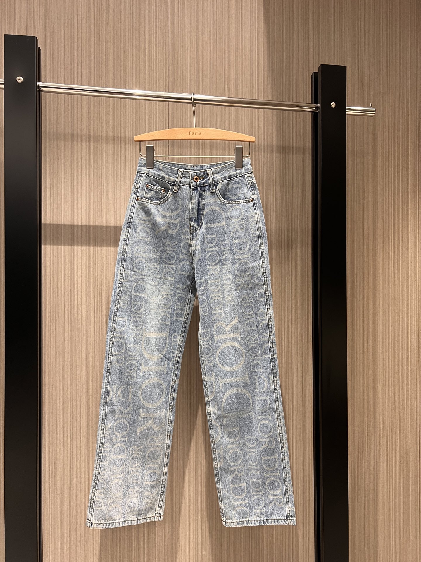 NO:312000,New letter logo print wash water straight jeans retro light blue wash fabric is not elastic, casual and fashionable, age-reducing versatile SM, jeans, alexander wang19860909新款字母logo印花洗水直筒牛仔裤复古浅蓝洗水 面料没弹力 休闲时尚减龄百搭 SM,,jeans,alexander wang,Women's clothing