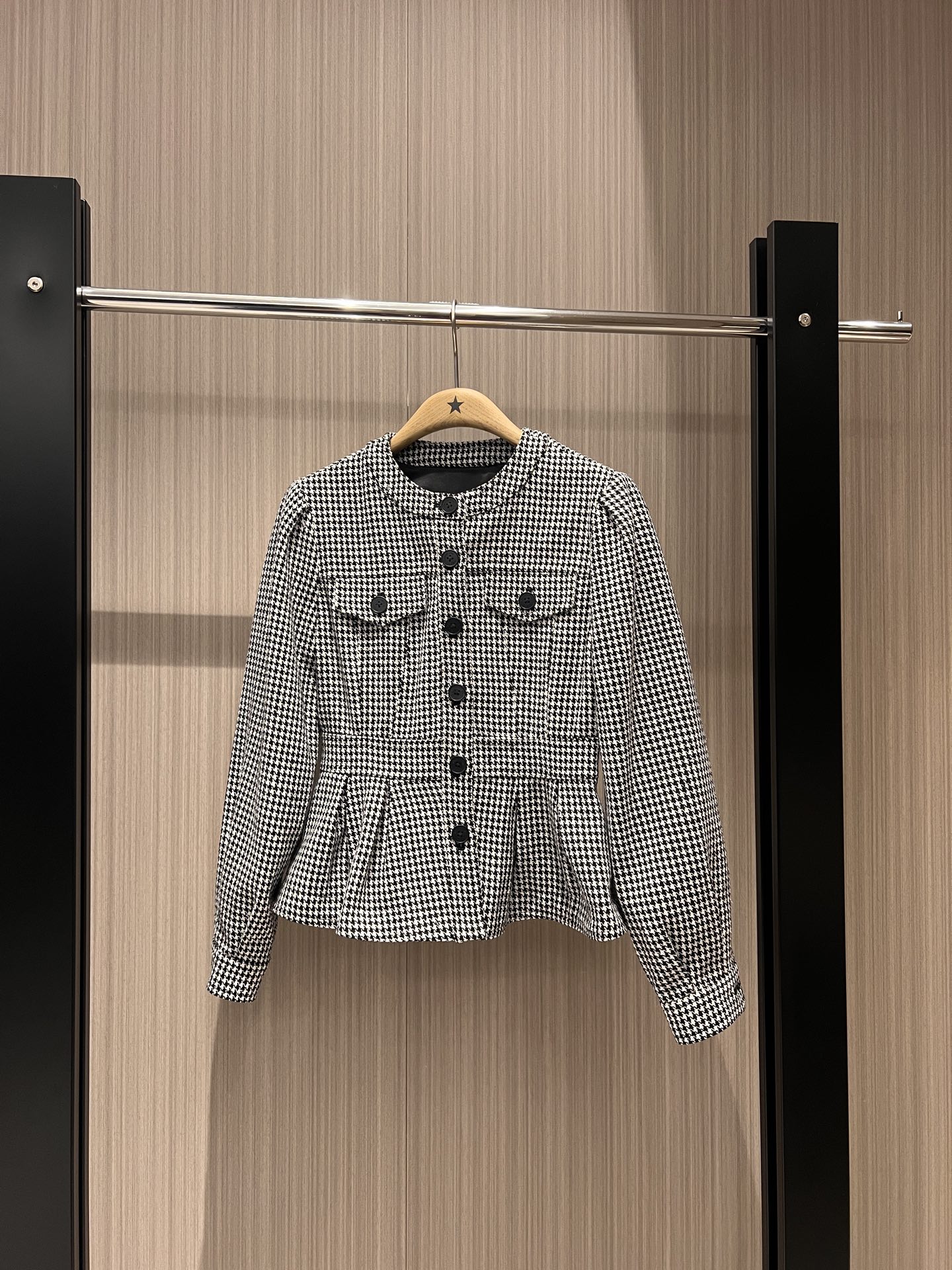 NO:311977,New Houndstooth jacquard waist-loaded ruffle coat, tweed round neck slim fit, lotus leaf hem, elegant and versatile temperament, essential SML for age reduction, jackets & coats, alexander wang19860909新款千鸟格提花收腰荷叶边外套 粗花呢圆领修身 荷叶下摆名媛优雅 气质百搭 减龄必备SML,,jackets & coats,alexander wang,Women's clothing