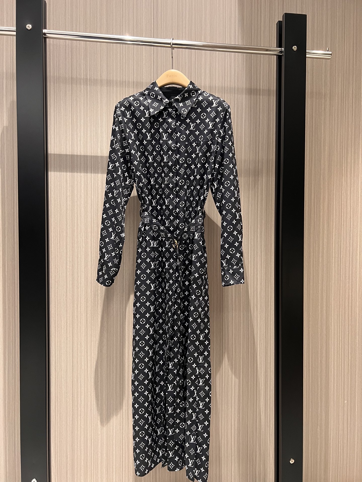 NO:312014,New black classic presbyterian long-sleeved dress, shirt long skirt tied with belt and waist to make you look slimming, elegant temperament on both sides of the mouth, fashionable commuting SM, skirts, alexander wang19860909新款黑色经典老花长袖连衣裙 衬衣长裙系腰带收腰显瘦 两侧口侧优雅气质 时尚通勤 SM,,skirts,alexander wang,Women's clothing