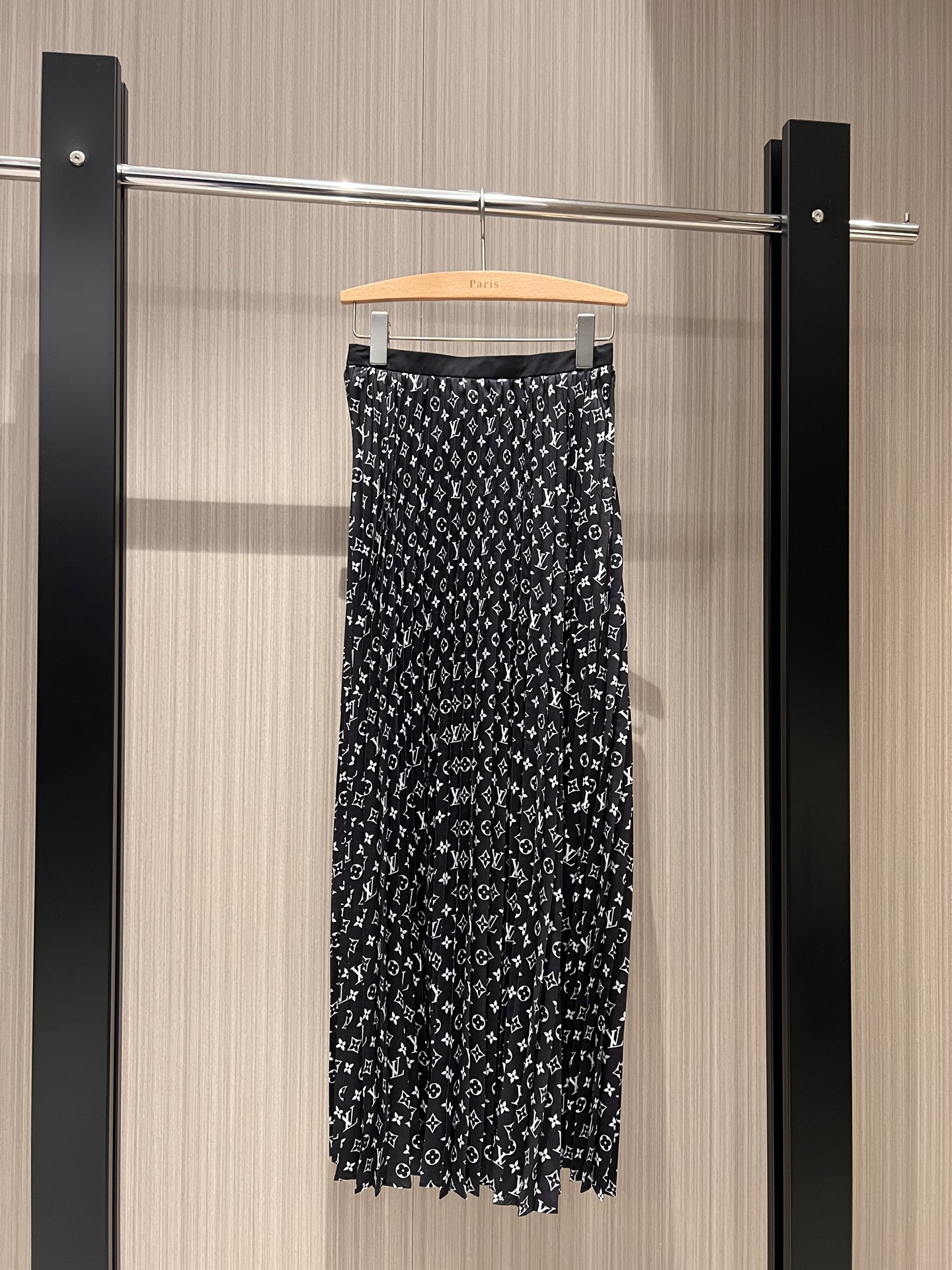 NO:312021,New classic black pleated skirt vacation and leisure, age-reducing versatile can match the same shirt. Jacket SML 8,, skirts, jackets & coats,alexander wang19860909新款经典黑色老花百褶半裙度假休闲 减龄百搭可搭同款衬衣 外套SML 8,,skirts,jackets & coats,alexander wang,Women's clothing