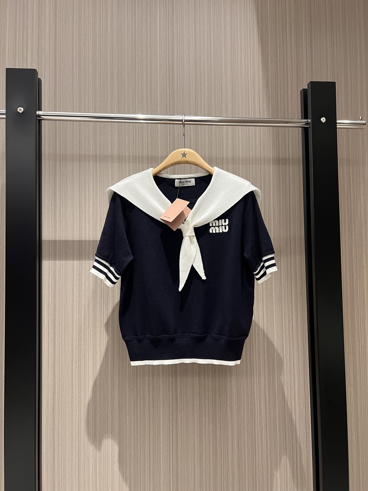 NO:312411,New color-blocked navy collar knitted short-sleeved knitted top, chest embroidered crochet logo letters decorative academy age-reducing cute and sweet temperament versatile dark blue white SM, T-shirt, alexander wang19860909新款拼色海军领打结短袖针织上衣 胸前刺绣钩花logo字母装饰学院减龄 可爱甜美 气质百搭深蓝白色 SM,,T-shirt,alexander wang,Women's clothing