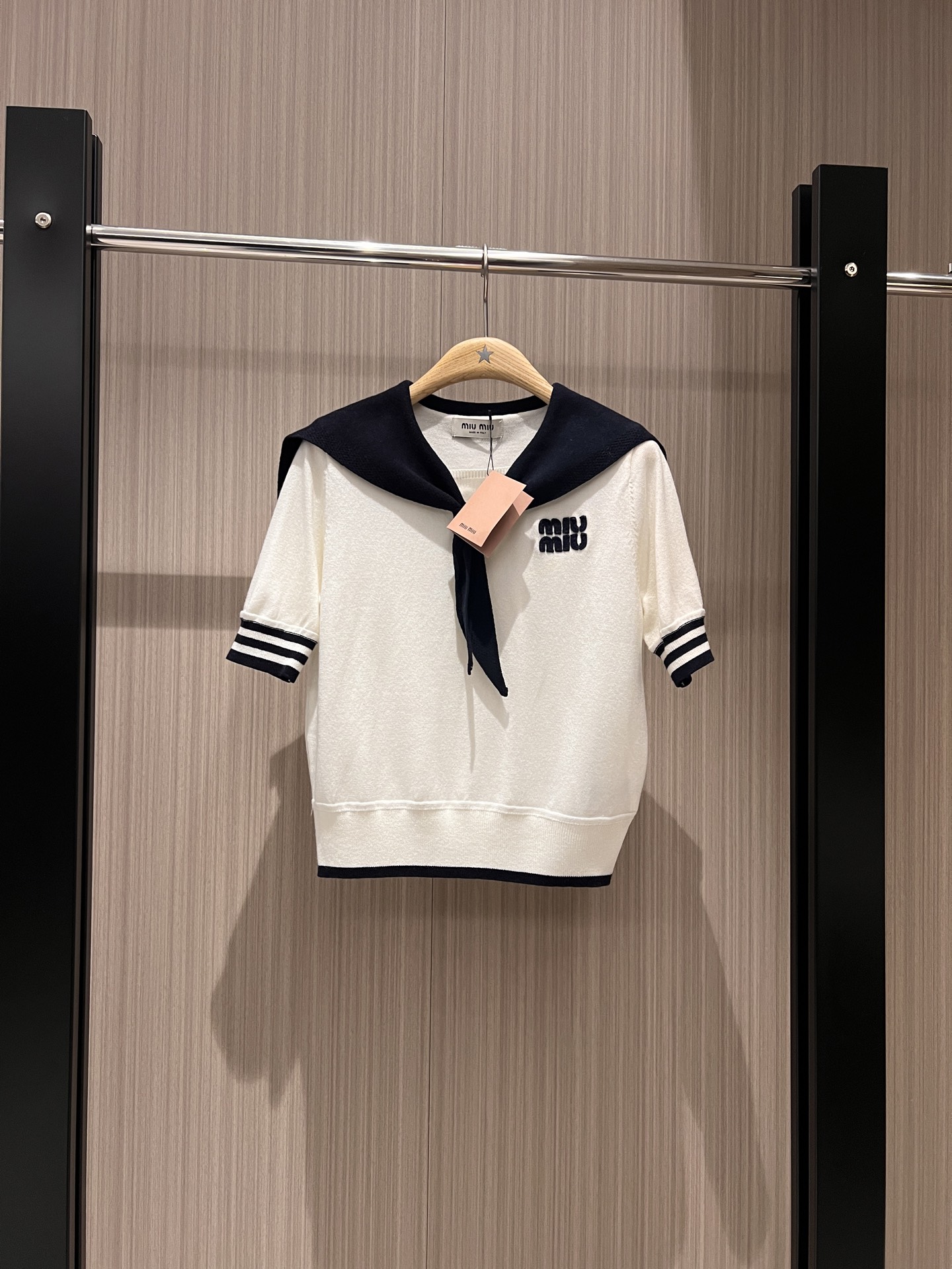 NO:312415,New color-blocked navy collar knitted short-sleeved knitted top, chest embroidered crochet logo letters decorative academy age-reducing cute and sweet temperament versatile dark blue white SML, T-shirt,alexander wang19860909新款拼色海军领打结短袖针织上衣 胸前刺绣钩花logo字母装饰学院减龄 可爱甜美 气质百搭深蓝白色 SML,,T-shirt,alexander wang,Women's clothing