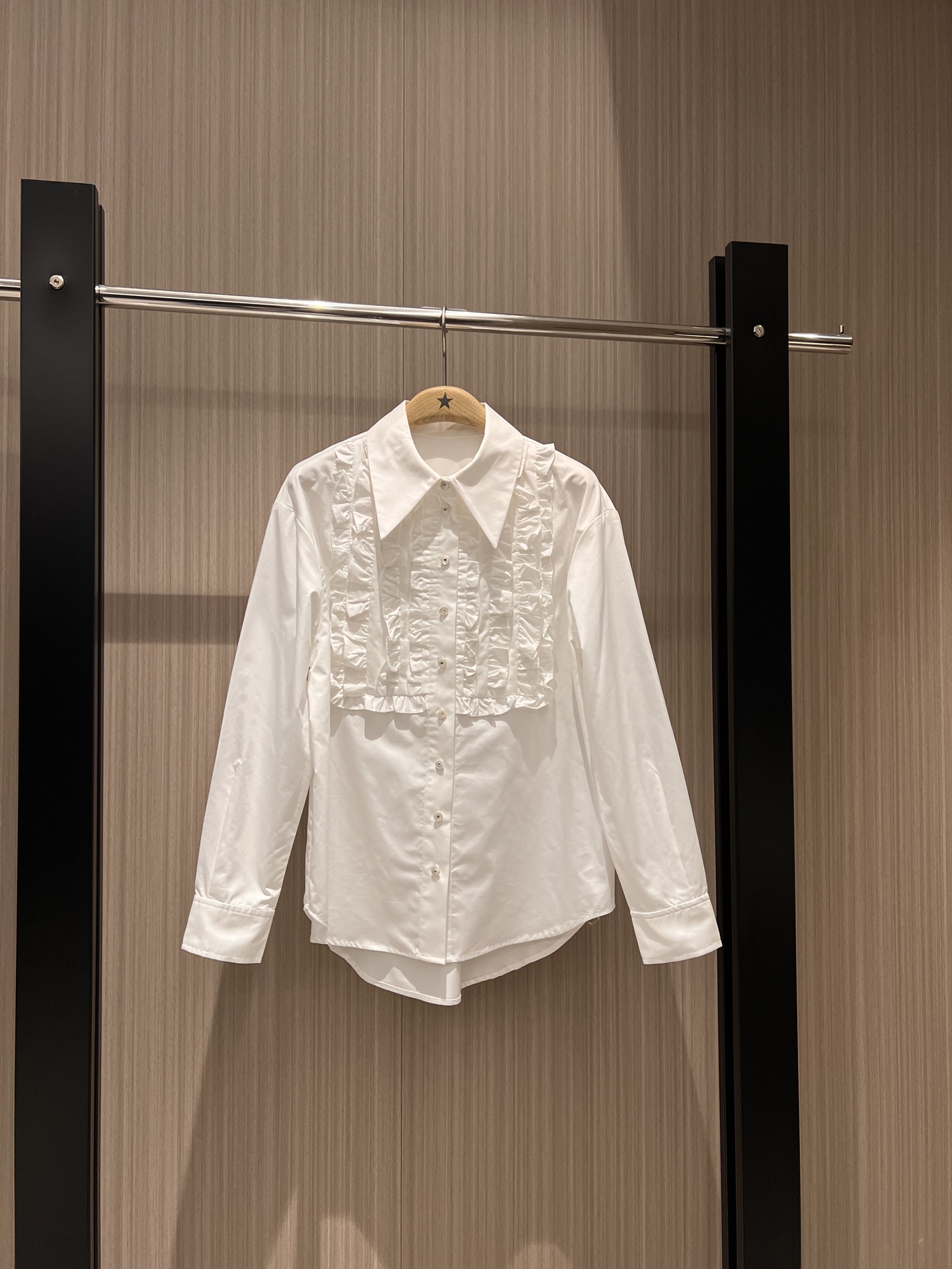 NO:312438,New style is coming to the three-dimensional black fungus lace shirt on the chest, elegant temperament, sweet and age-reducing commuting fashion SML 8,,alexander wang19860909新款来袭胸前立体木耳花边衬衣法式优雅 气质优雅 甜美减龄通勤时尚 SML 8,,alexander wang,Women's clothing