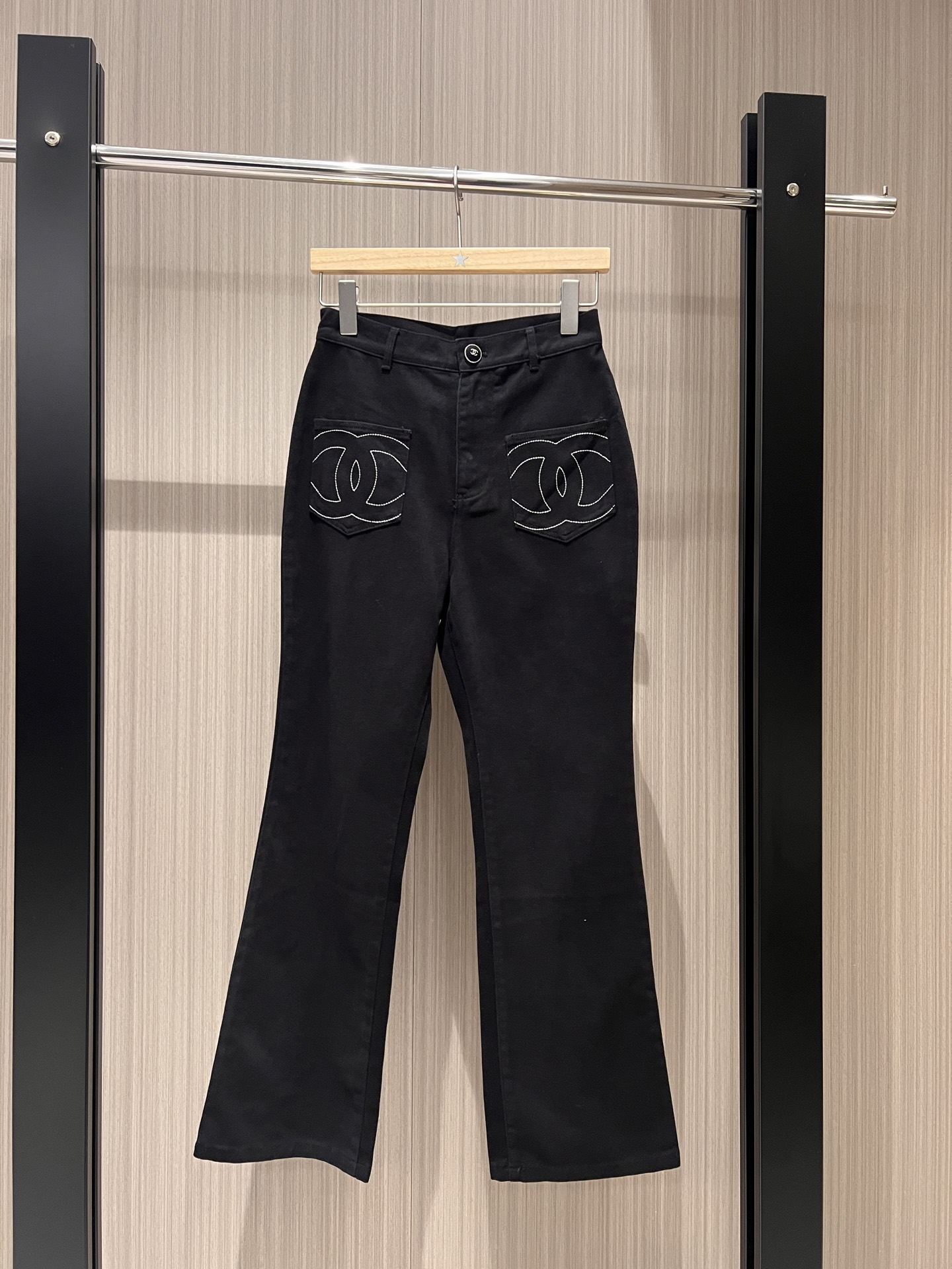NO:312445,New double C open-line pocket decorative jeans straight and slightly flared design, trouser legs embroidered love logo, casual slimness, age-reducing versatile black and white SM, jeans, alexander wang19860909新款双C明线口袋装饰牛仔裤直筒微喇设计 裤脚刺绣爱心Logo 休闲显瘦 减龄百搭 黑色白色 SM,,jeans,alexander wang,Women's clothing
