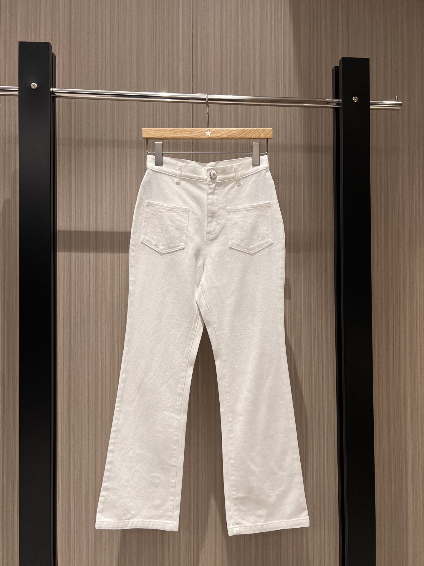 NO:312451,New double C bright line pocket decorative jeans straight and slightly flared design, trouser legs embroidered love logo, casual slimming, age-reducing versatile, black and white S, jeans, alexander wang19860909新款双C明线口袋装饰牛仔裤直筒微喇设计 裤脚刺绣爱心Logo 休闲显瘦 减龄百搭 黑色白色 S,,jeans,alexander wang,Women's clothing