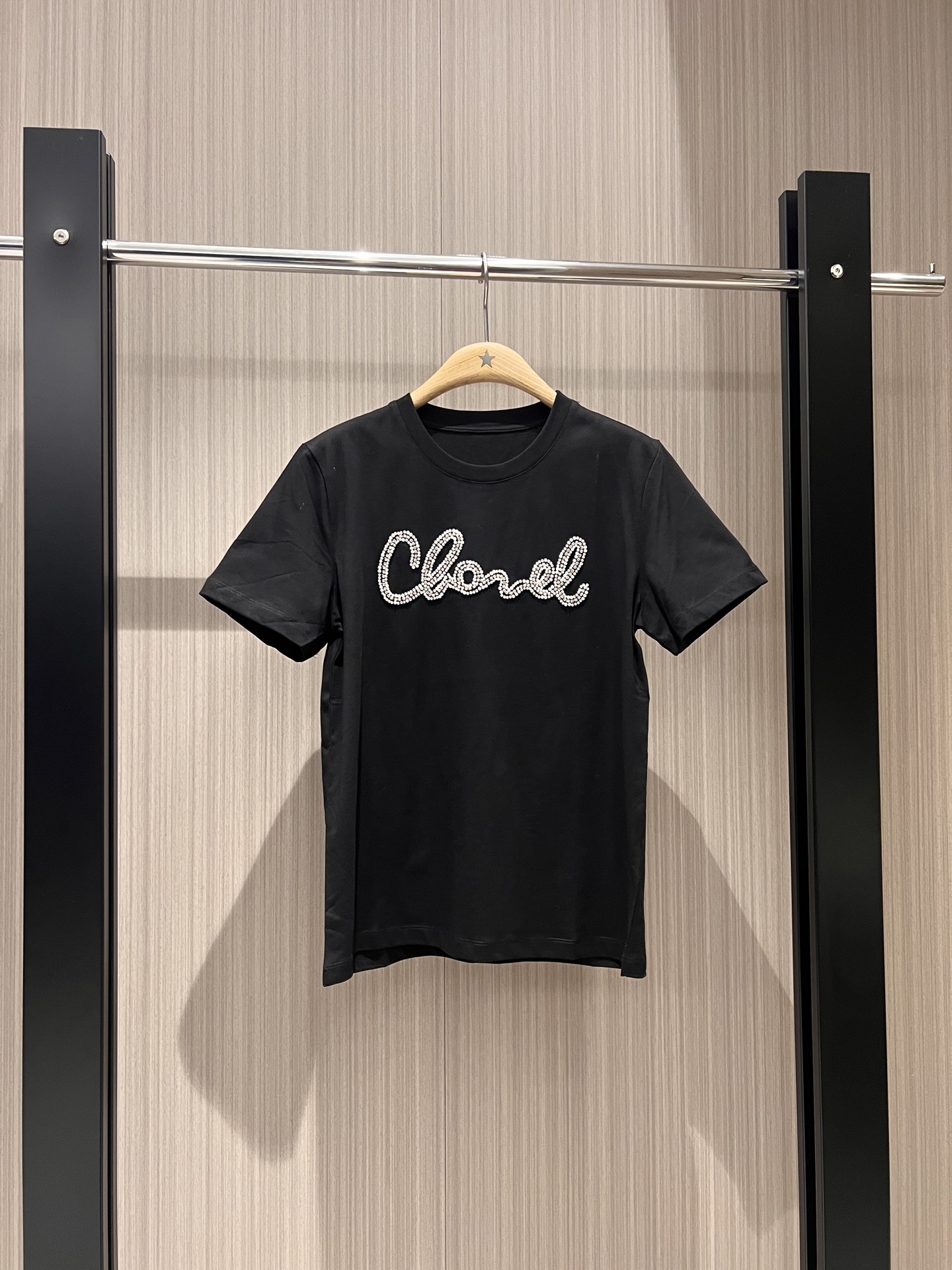 NO:312433,New handmade pearl rhinestone letter T-shirt exquisite and simple, versatile temperament, essential black, white and blue SML, tees, t-shirt, alexander wang19860909新款手工珍珠水钻字母T恤精致简约 气质百搭 减龄必备黑白蓝 SML,,tees，t-shirt,alexander wang,Women's clothing