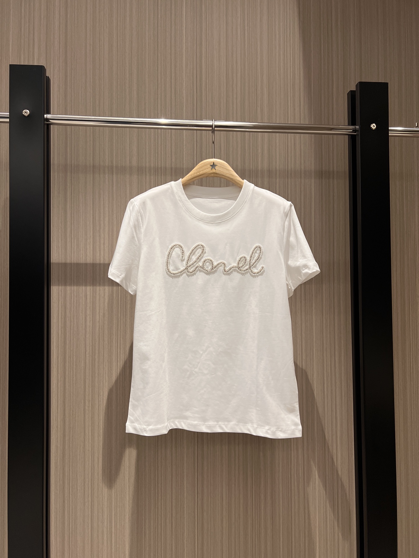 NO:312442,New handmade pearl rhinestone letter T-shirt exquisite and simple, versatile temperament, essential black, white and blue SML, tees, t-shirt, alexander wang19860909新款手工珍珠水钻字母T恤精致简约 气质百搭 减龄必备黑白蓝 SML,,tees，t-shirt,alexander wang,Women's clothing