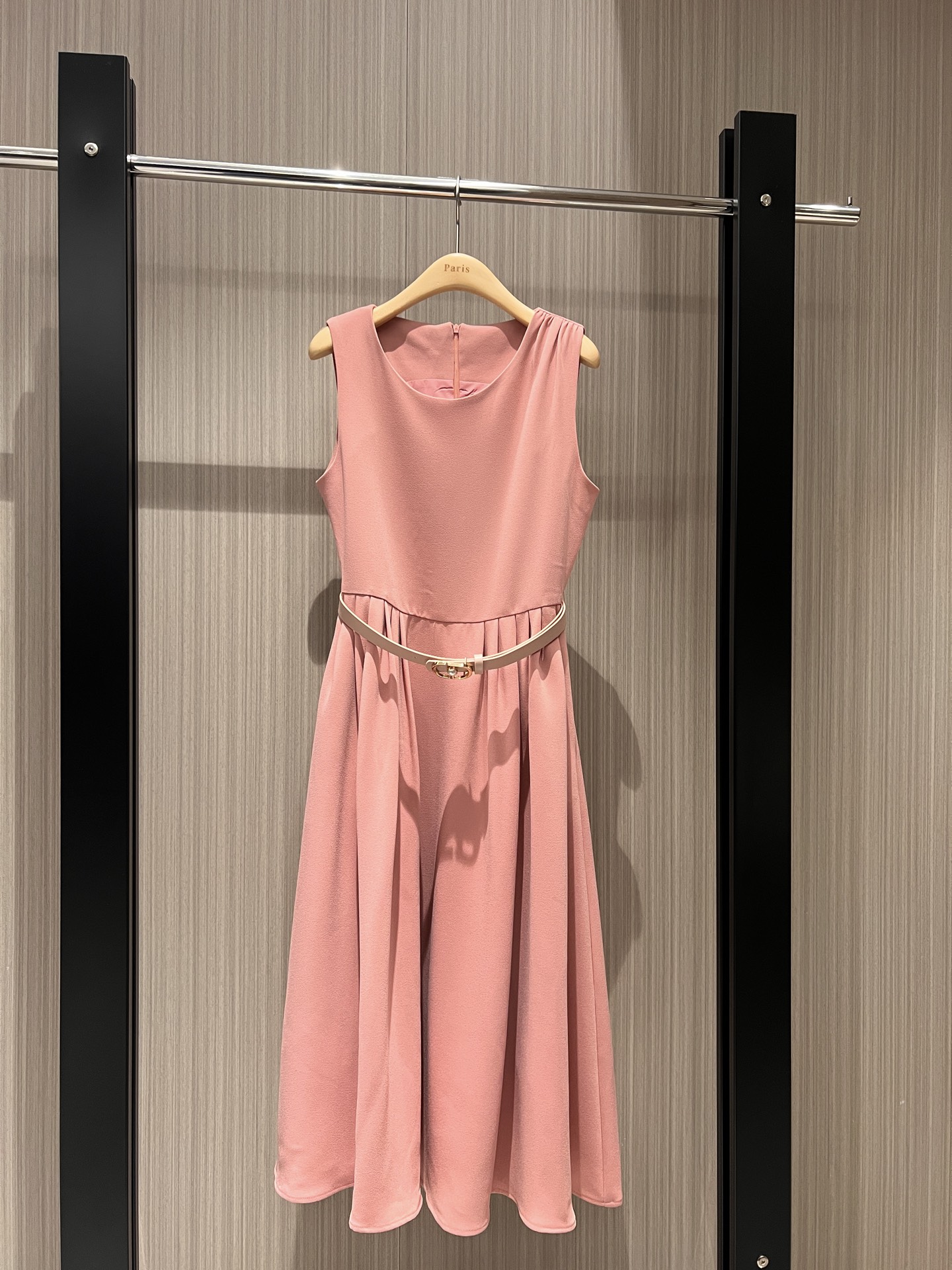 NO:312450,New style of rushing French minimalist sleeveless vest dress with long skirt delivery CD belt decoration with pockets on both sides Elegant temperament Elegant age-reducing high-end black and white powder S,, skirts, alexander wang19860909新款冲冲法式极简无袖背心连衣裙长裙配送CD腰带装饰 两侧有口袋 名媛气质 优雅减龄 高级感十足黑白粉 S,,skirts,alexander wang,Women's clothing