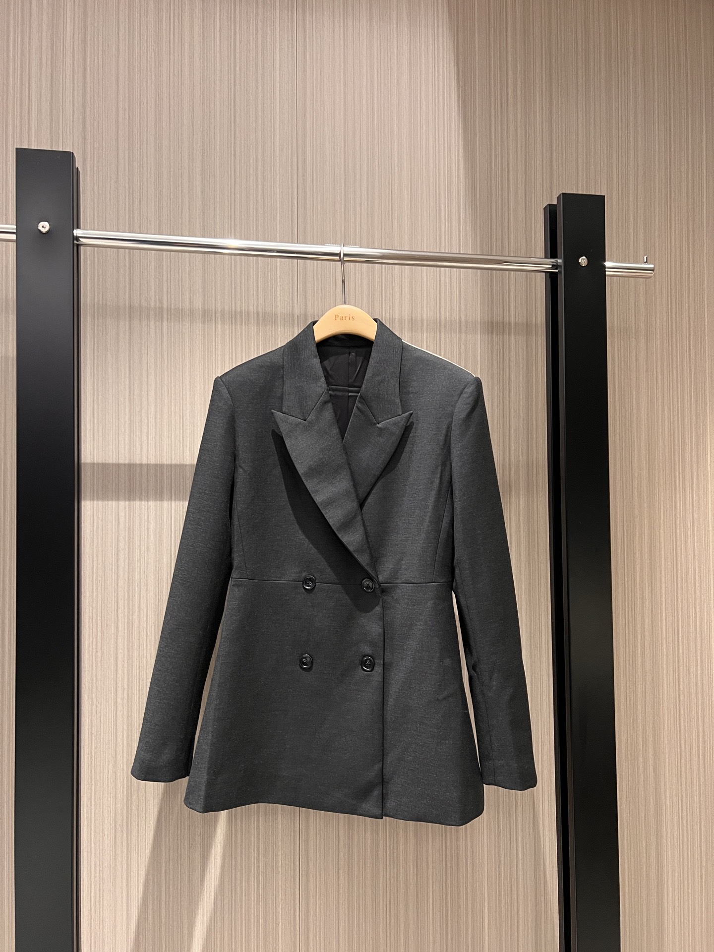 NO:312449,New back spliced ​​striped double-breasted suit jacket mid-length three-dimensional tailoring waist slim fit back patch triangular logo capable and sweet fashionable items S, jackets & coats, business suit, alexander wang19860909新款后背拼接条纹双排扣西装外套中长款 立体剪裁 收腰修身 后背贴布三角标志干练甜飒 时髦单品 S,,jackets & coats,business suit,alexander wang,Women's clothing