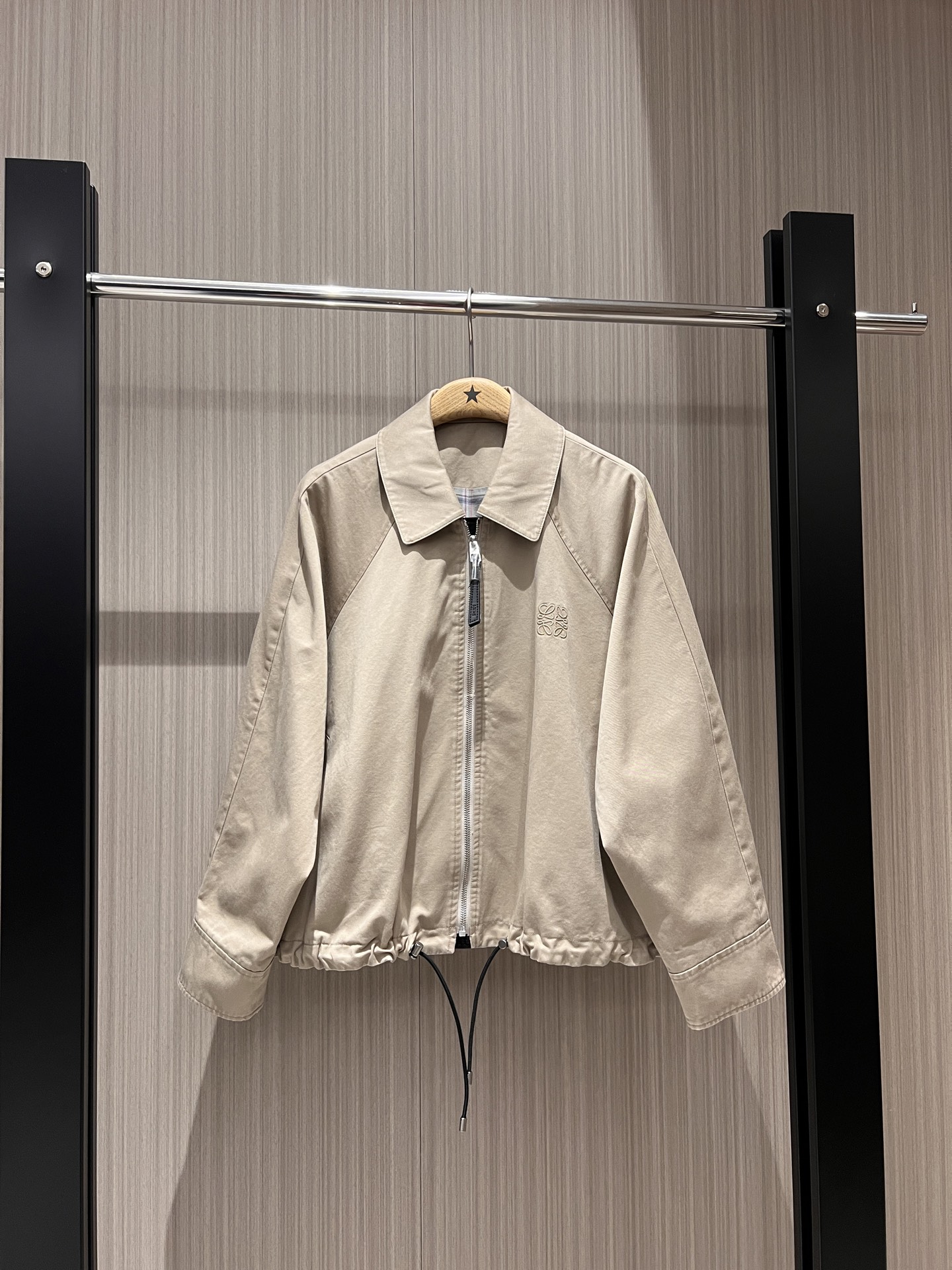 NO:313012,New Yang Mi, same carbonated style, embroidered logo badge balloon jacket, drawstring waist jacket plaid lining, spliced ​​logo big leather logo, short loose, casual and versatile, sweet and cool age-reducing black khaki SML,, jackets & coats, jackets & coats, alexander wang19860909新款杨幂 碳酸同款 刺绣logo徽章气球夹克 抽绳收腰外套格纹内衬 拼接logo大皮标 短款宽松 休闲百搭 甜酷减龄黑色卡其 SML,,jackets & coats,jackets & coats,alexander wang,Women's clothing