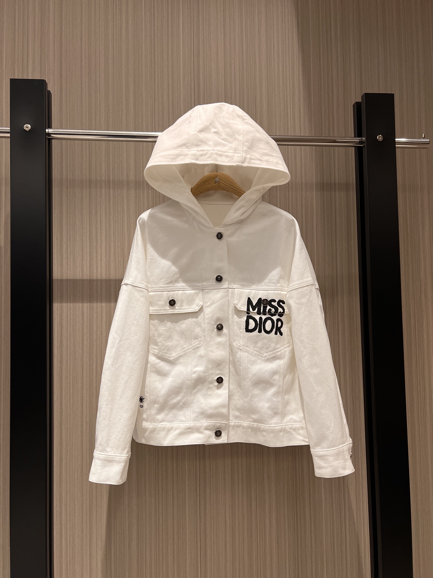 NO:313042,New miss printed pocket decorative hooded denim jacket, loose silhouette hardware accessories mold opening, casual and versatile SML, Jackets & coats,hats,alexander wang19860909新款来袭miss印花口袋装饰连帽牛仔外套 廓形宽松五金配件开模 休闲百搭 SML,,jackets & coats,hats,alexander wang,Women's clothing