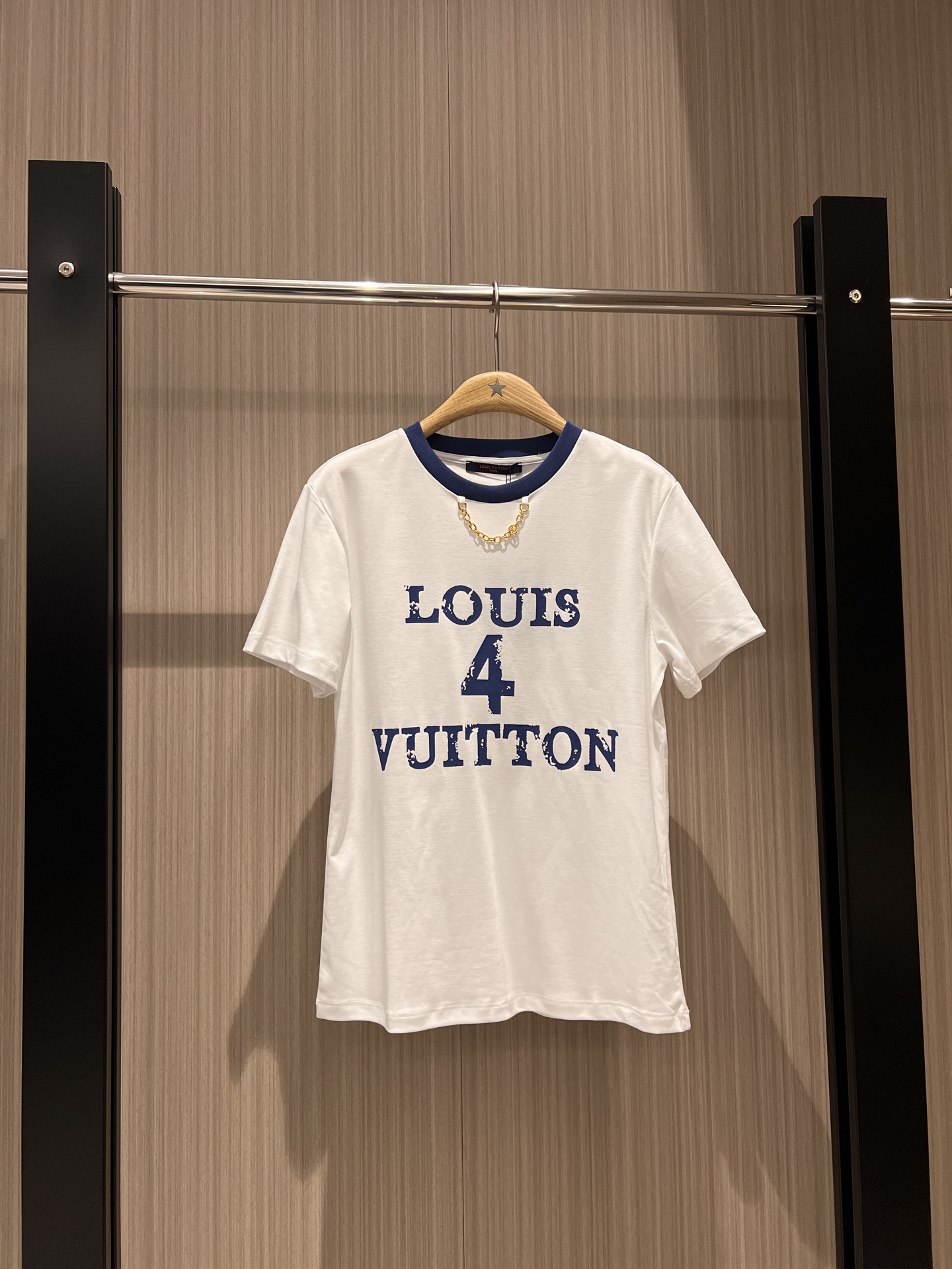 NO:313037,New chain decorative number 4 color-blocking collar T-shirt making old print casual and versatile fashion age-reducing SML, tees, t-shirt, alexander wang19860909新款链条装饰数字4拼色领T恤做旧印花 休闲百搭 时尚减龄SML,,tees，t-shirt,alexander wang,Women's clothing