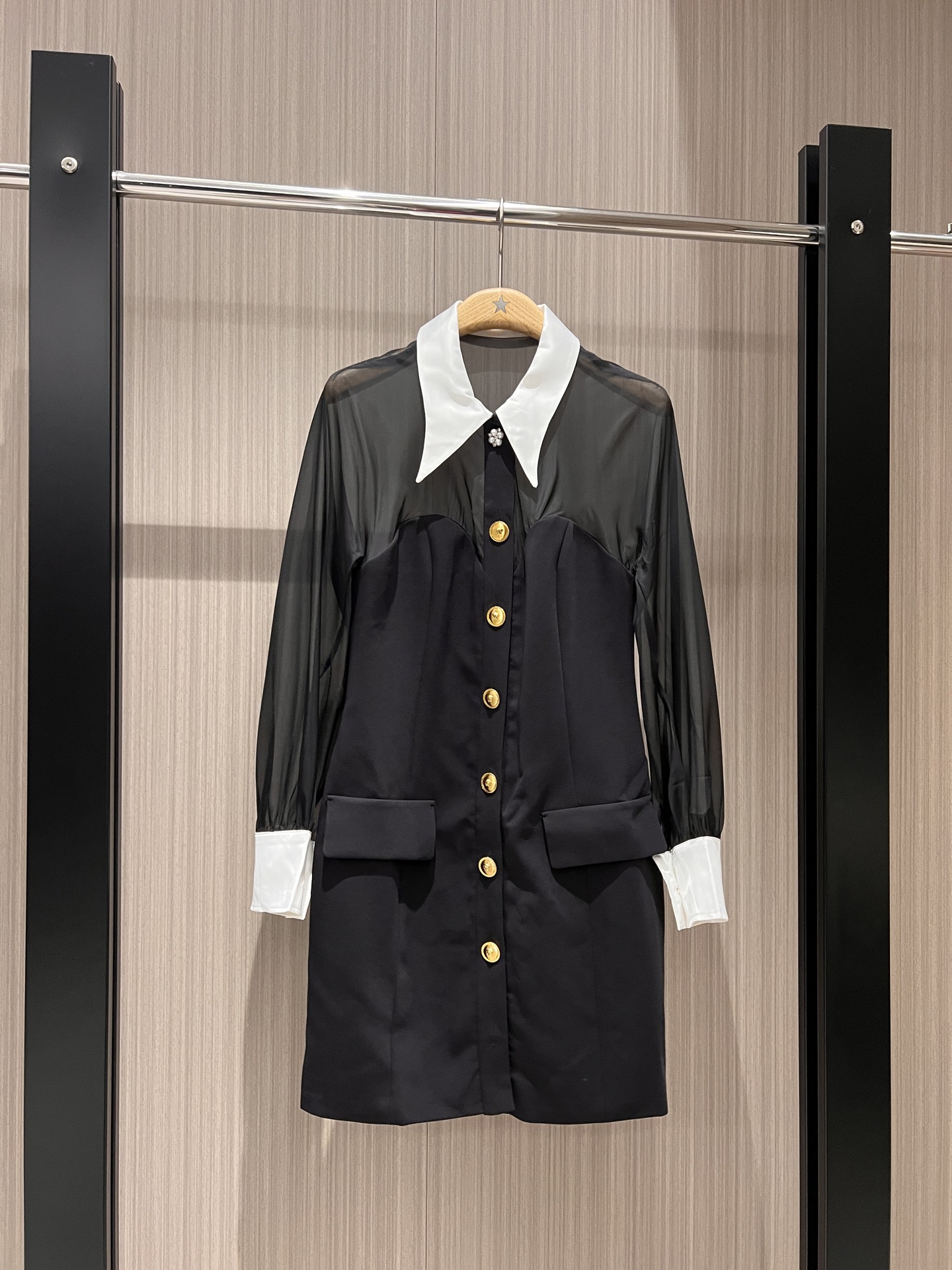 NO:320230,The new model is coming to Wang Xinling, Chen Yusi same style, Ougensha, a micro-transparent gold button dress, contrasting collar and sleeves, slim and slim, a must-have for celebrities, SML, skirts, alexander wang19860909新款来袭王心凌 陈雨锶同款 拼欧根纱微透金扣连衣裙 撞色衣领袖口修身显瘦 名媛必备 SML,,skirts,alexander wang,Women's clothing