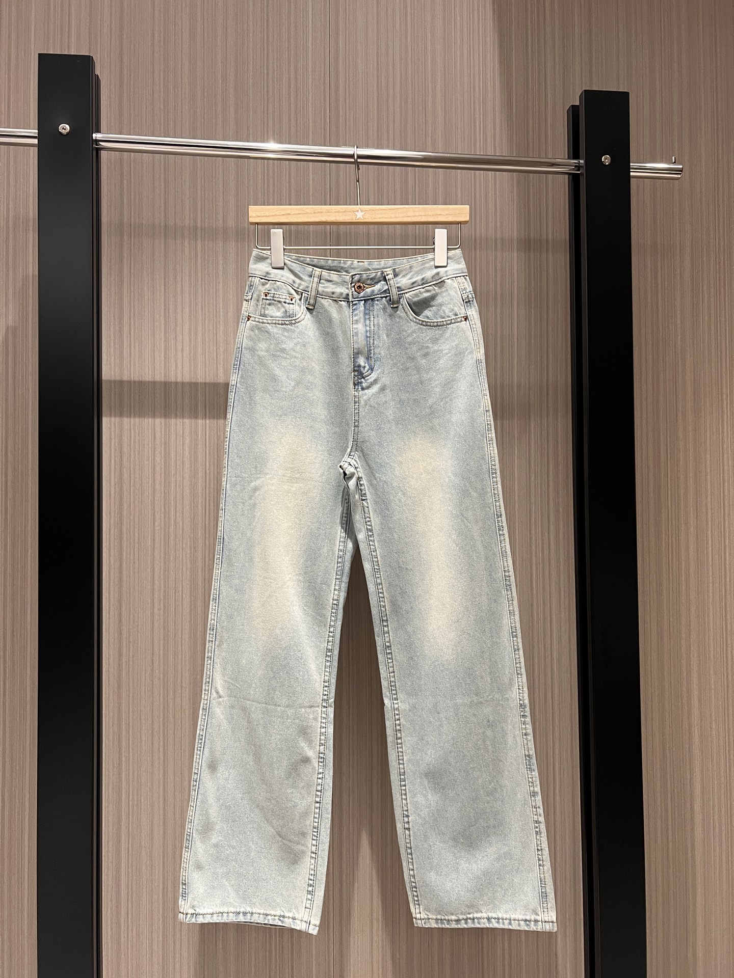 NO:320228,New old-fashioned pocket rose printed washing jeans, straight wide-legged, old light blue, casual and versatile, age-reducing essentials S, jeans, alexander wang19860909新款拼老花口袋玫瑰印花洗水牛仔裤 直简阔腿 做旧浅蓝 休闲百搭减龄必备 S,,jeans,alexander wang,Women's clothing